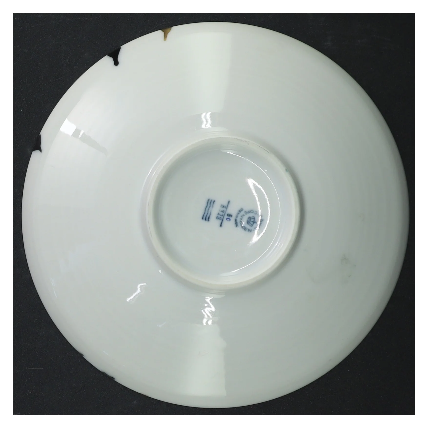 Porcelænstallerken med kantmønster fra Royal Copenhagen (str. 17,5 cm)