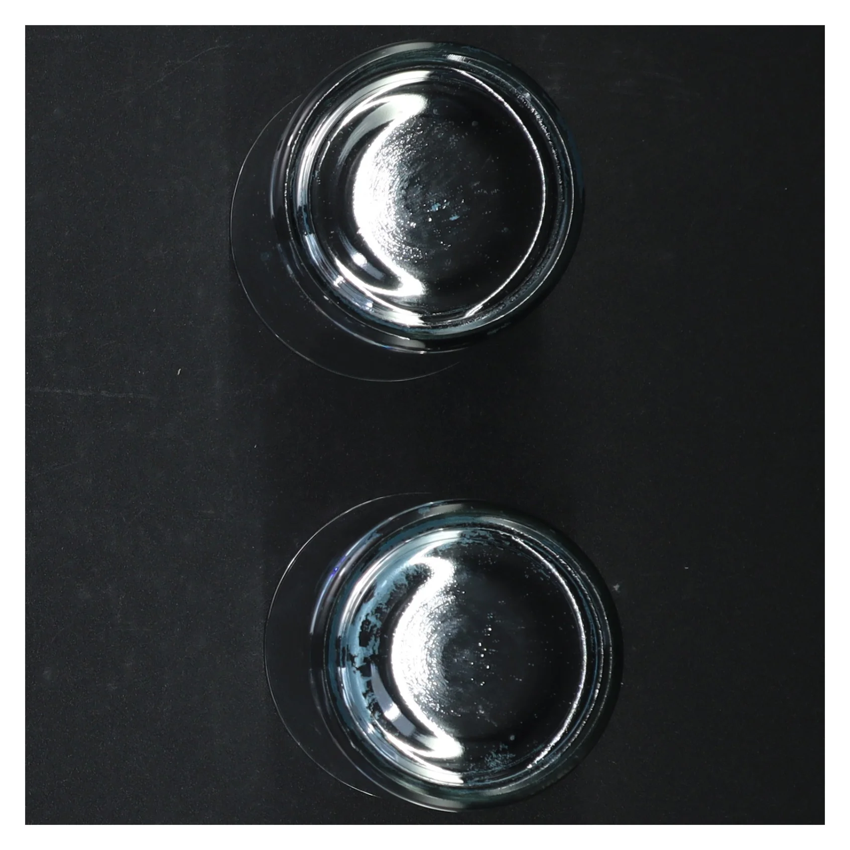 Graverede glaslysestager (str. H 8 cm)