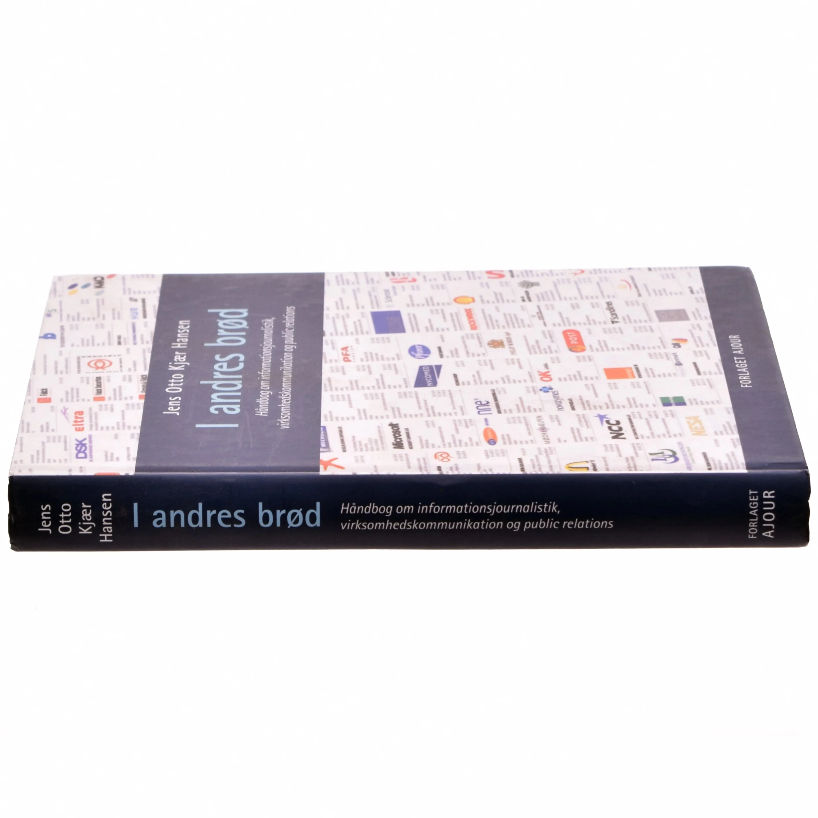 I andres brød : håndbog om informationsjournalistik, virksomhedskommunikation og public relations af Jens Otto Kjær Hansen (Bog)