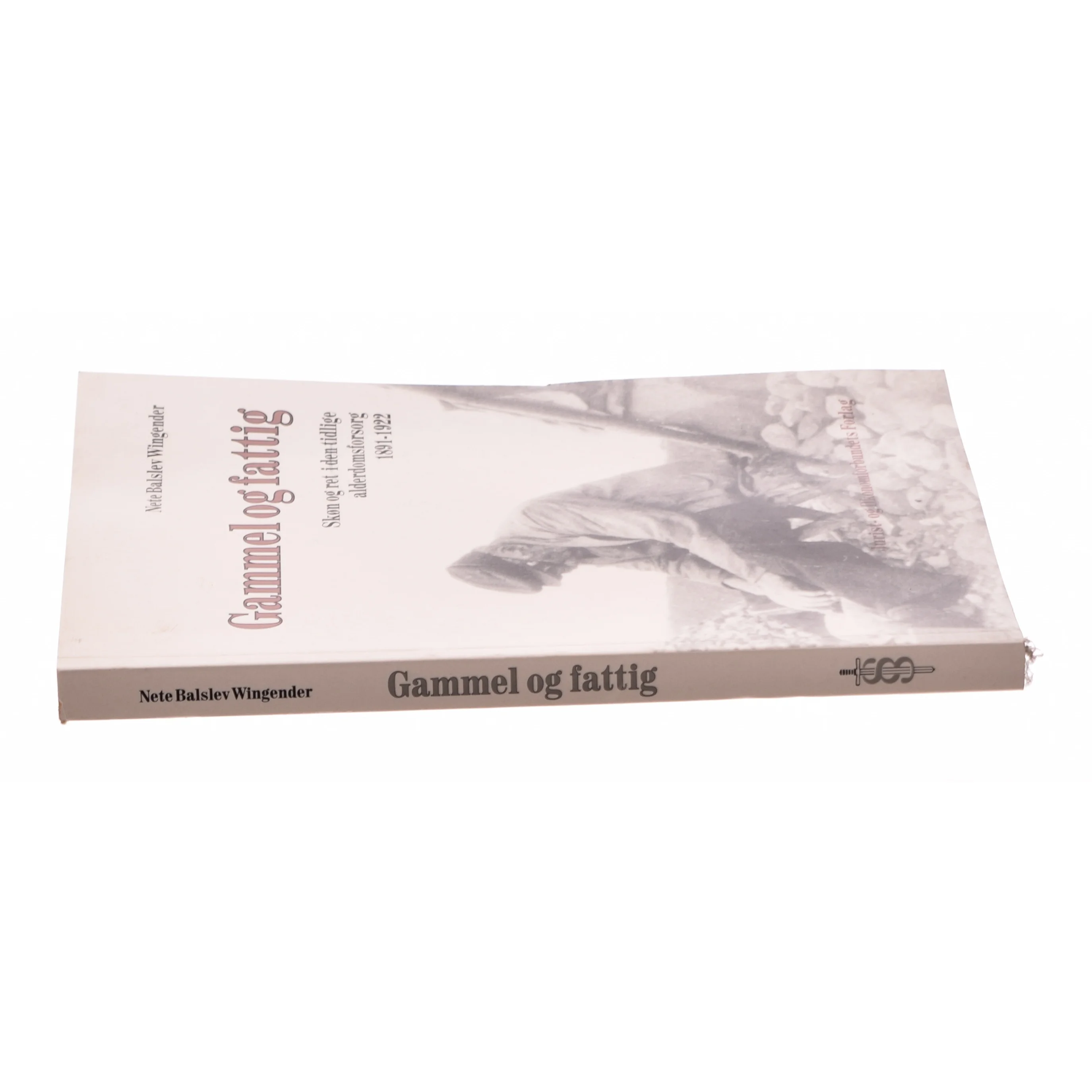 Gammel og fattig af Niels Baslev Wingender (Bog)