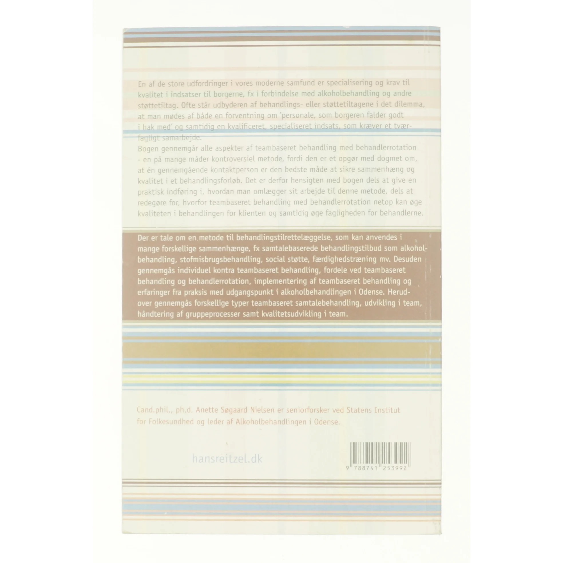 Behandlingsarbejde i team : teambaseret behandling med behandlerrotation af Anette Søgaard Nielsen (Bog)