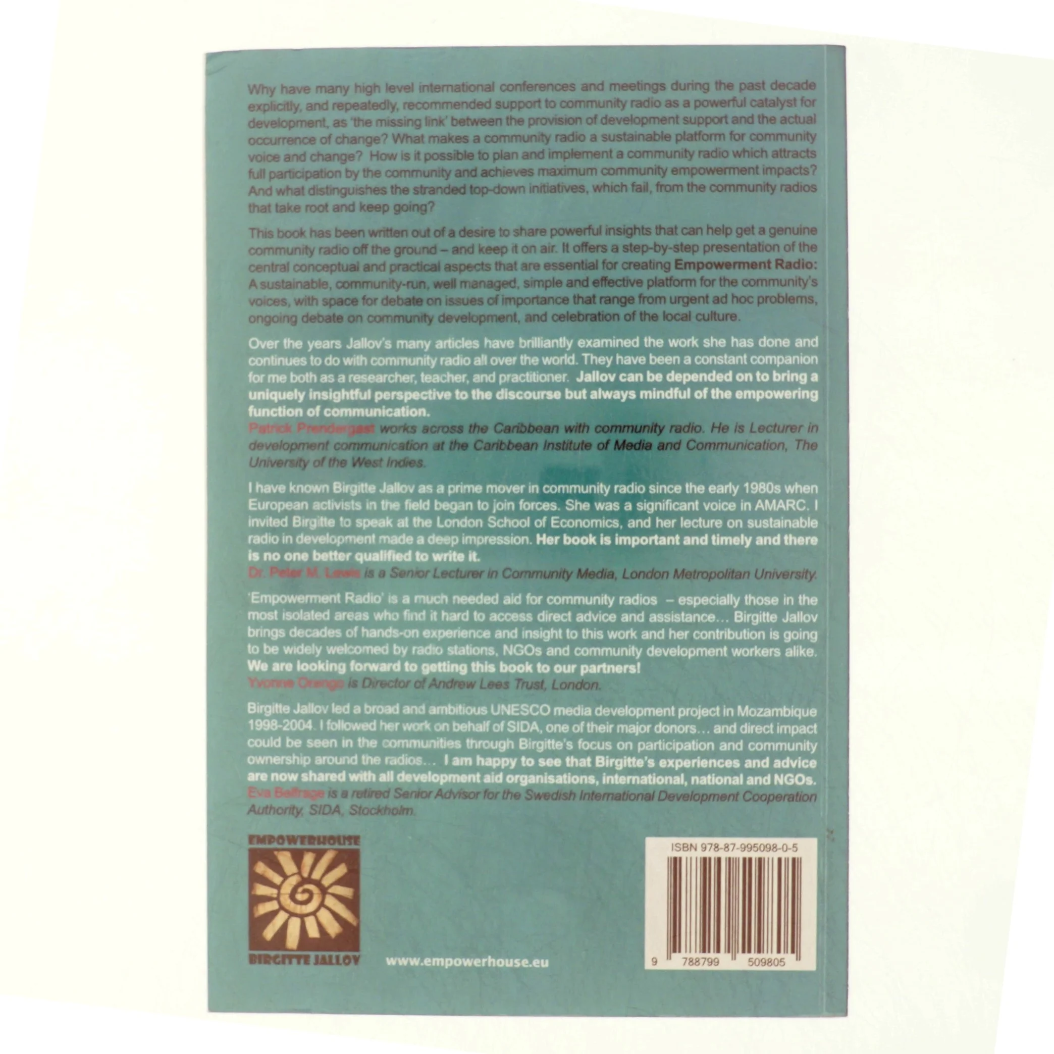 Empowerment radio : voices building a community (Bog)