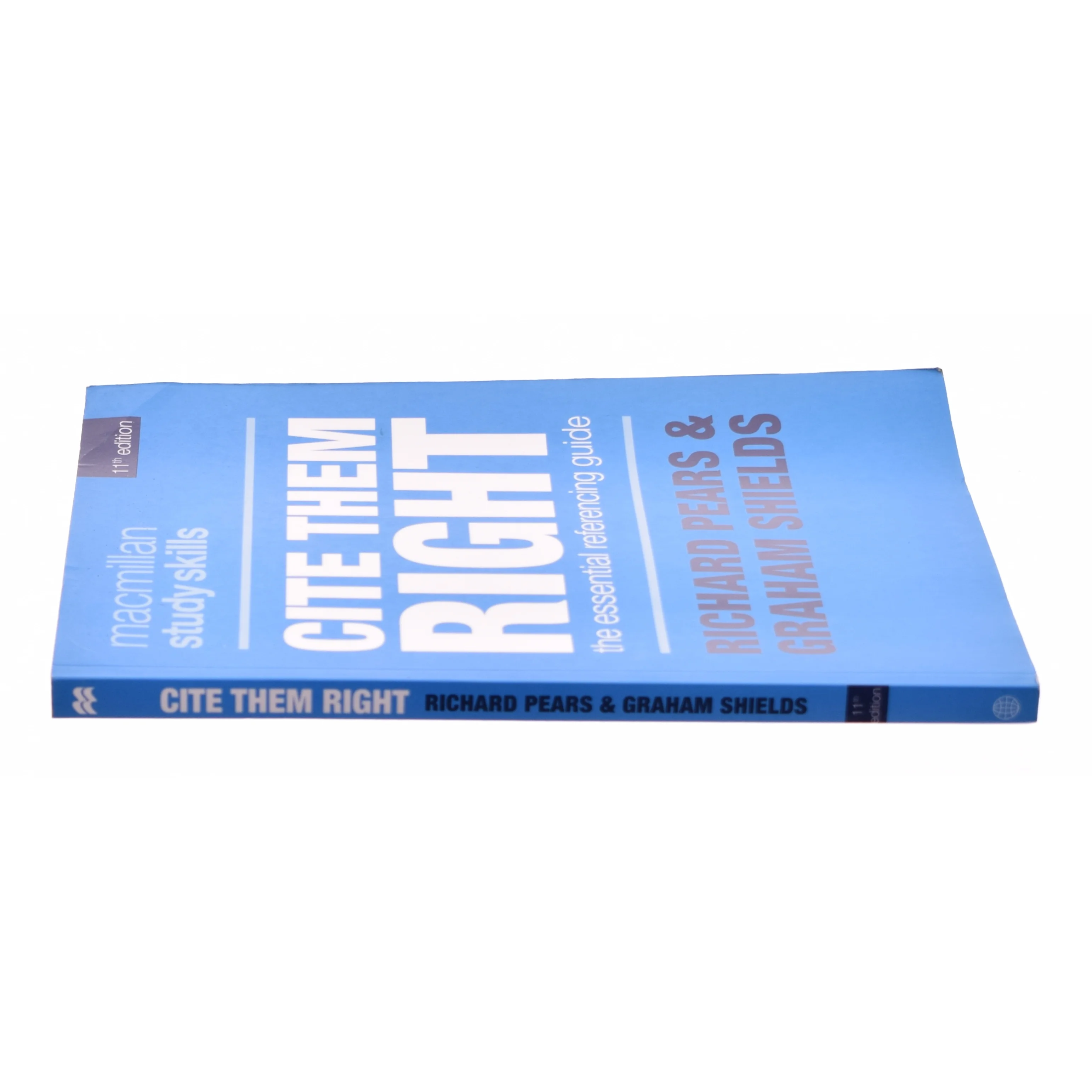 Cite them right : the essential referencing guide af Graham J. Shields (Bog)