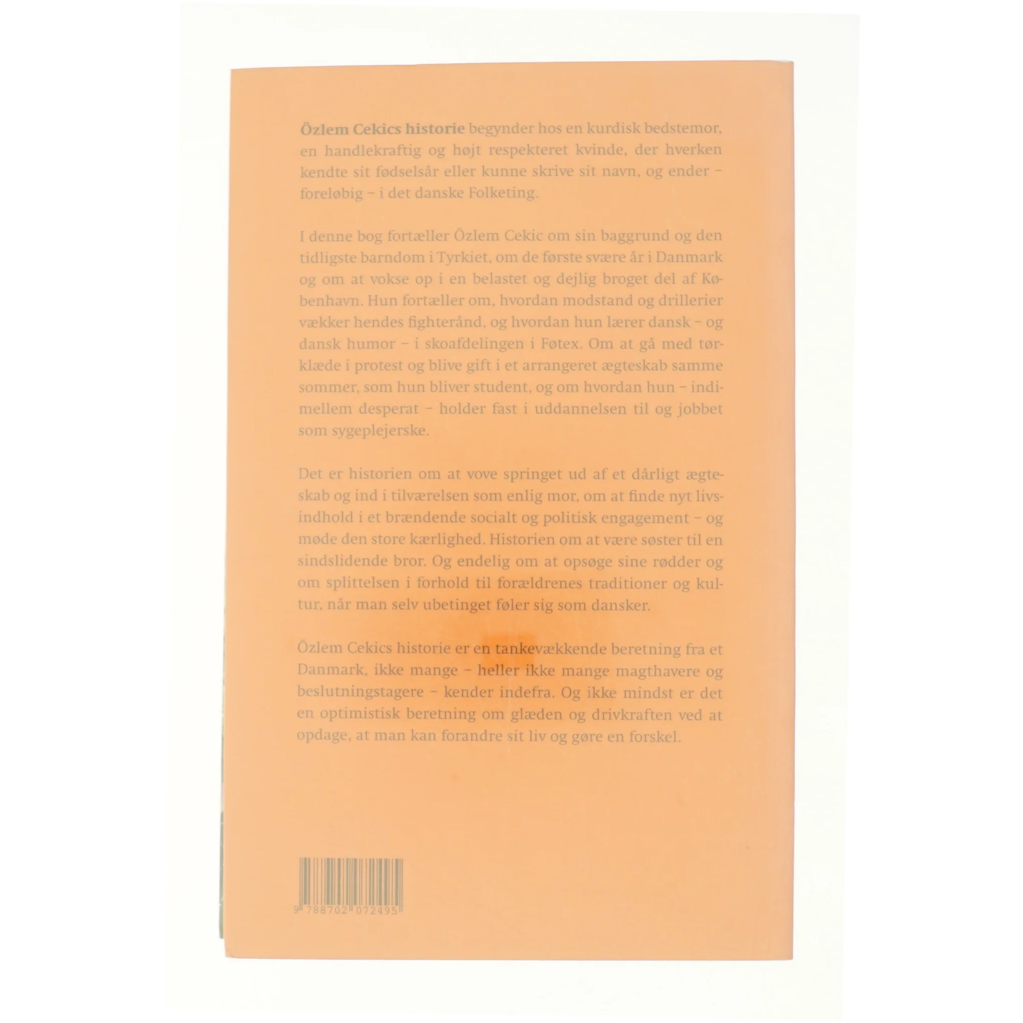 Fra føtex til folketinget af Özlem Cekic fra Bog