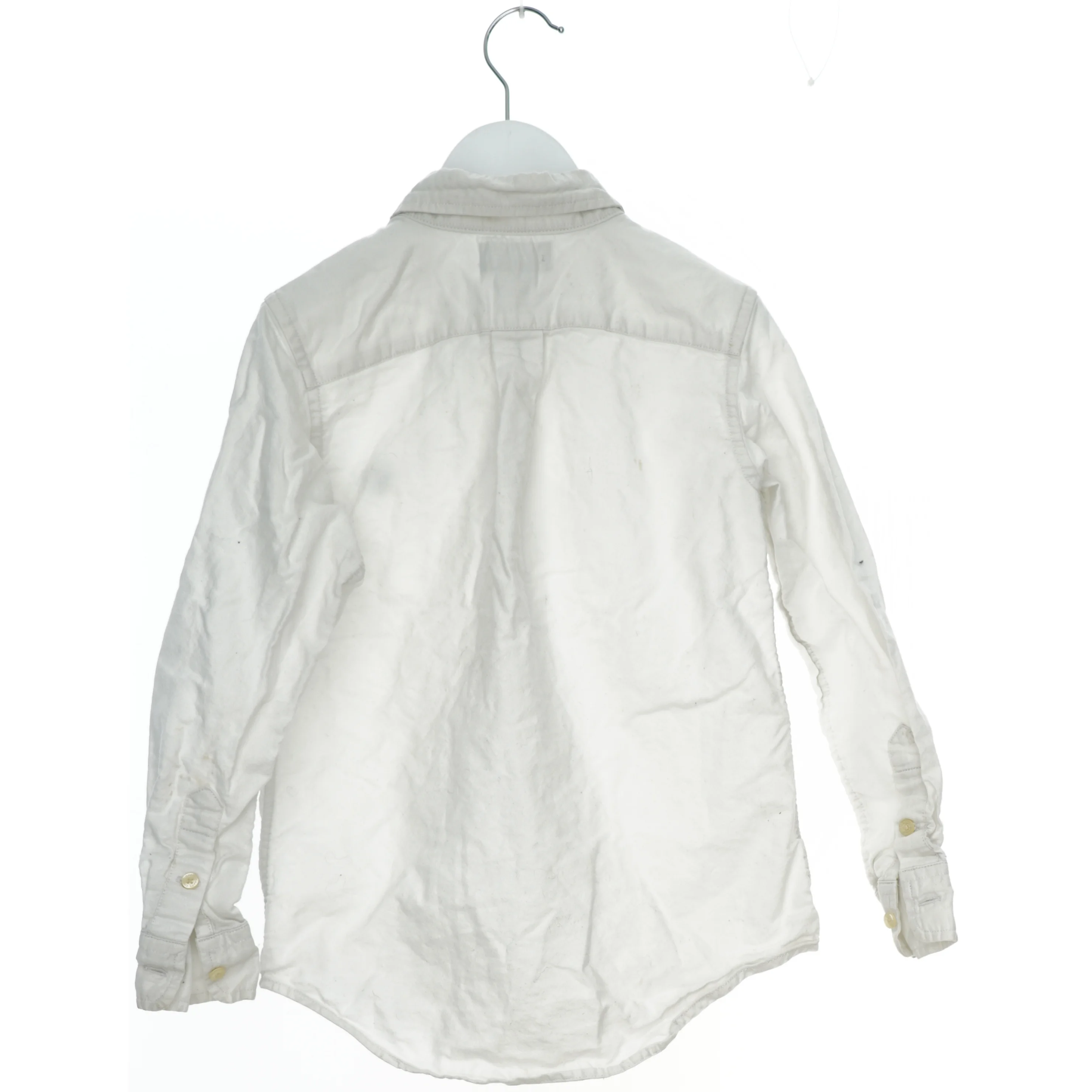 Hvid skjorte med lange ærmer fra Chaps (str. 122)