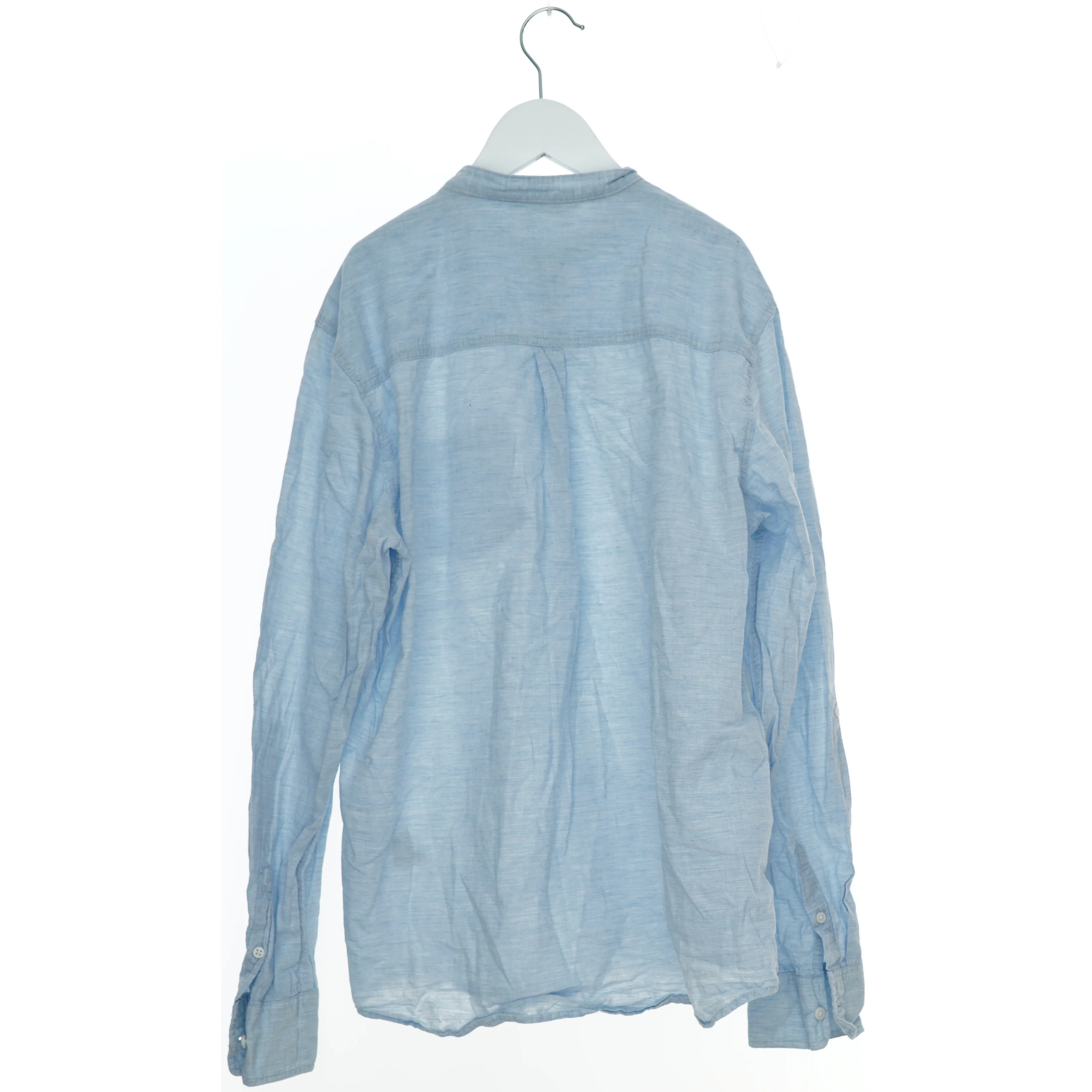 Lyseblå skjorte fra H&M (str. 170)