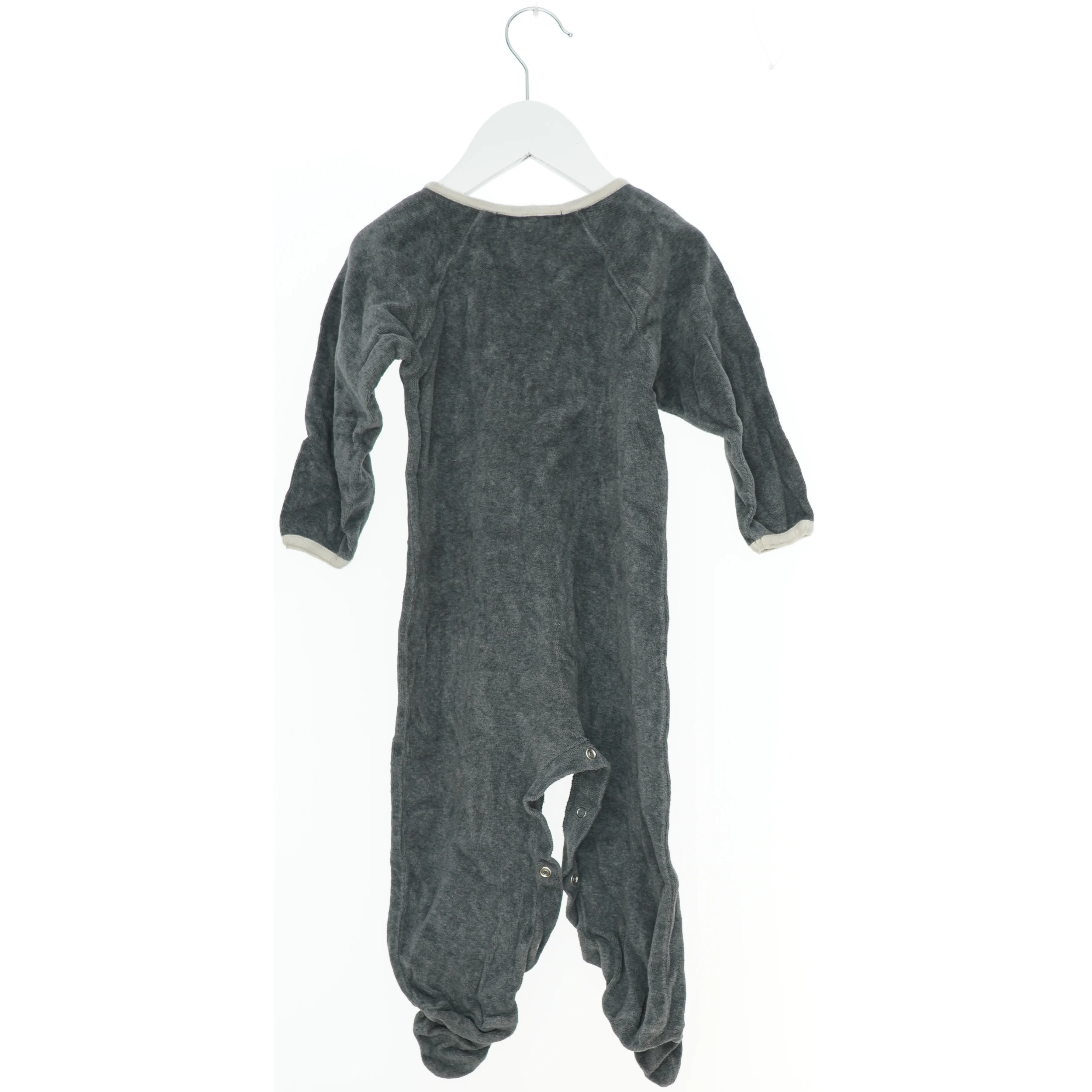 Babyheldragt med knapper fra serendipity (str. 80)