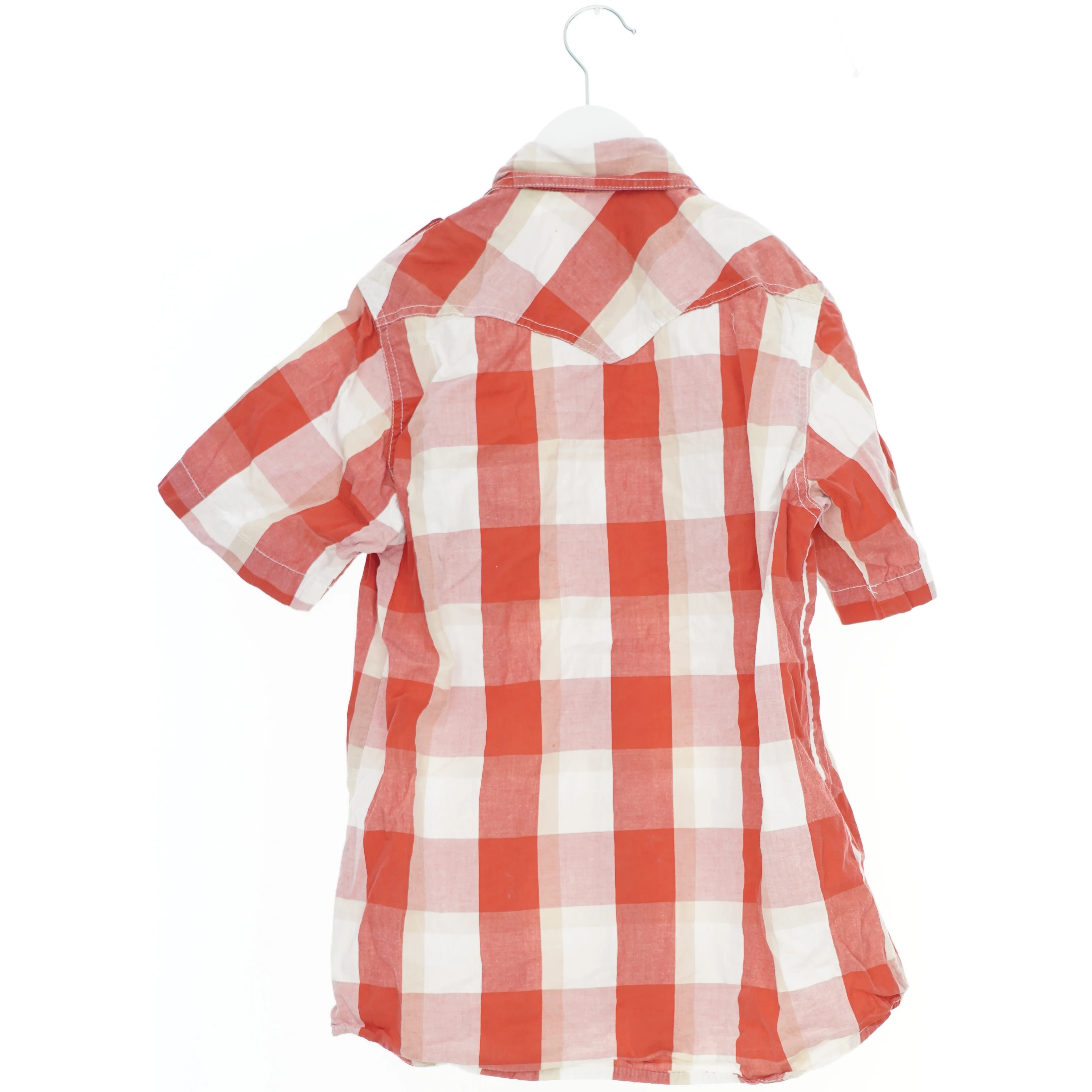Rød og hvid ternet skjorte med korte ærmer fra M&c Brand (str. 152)