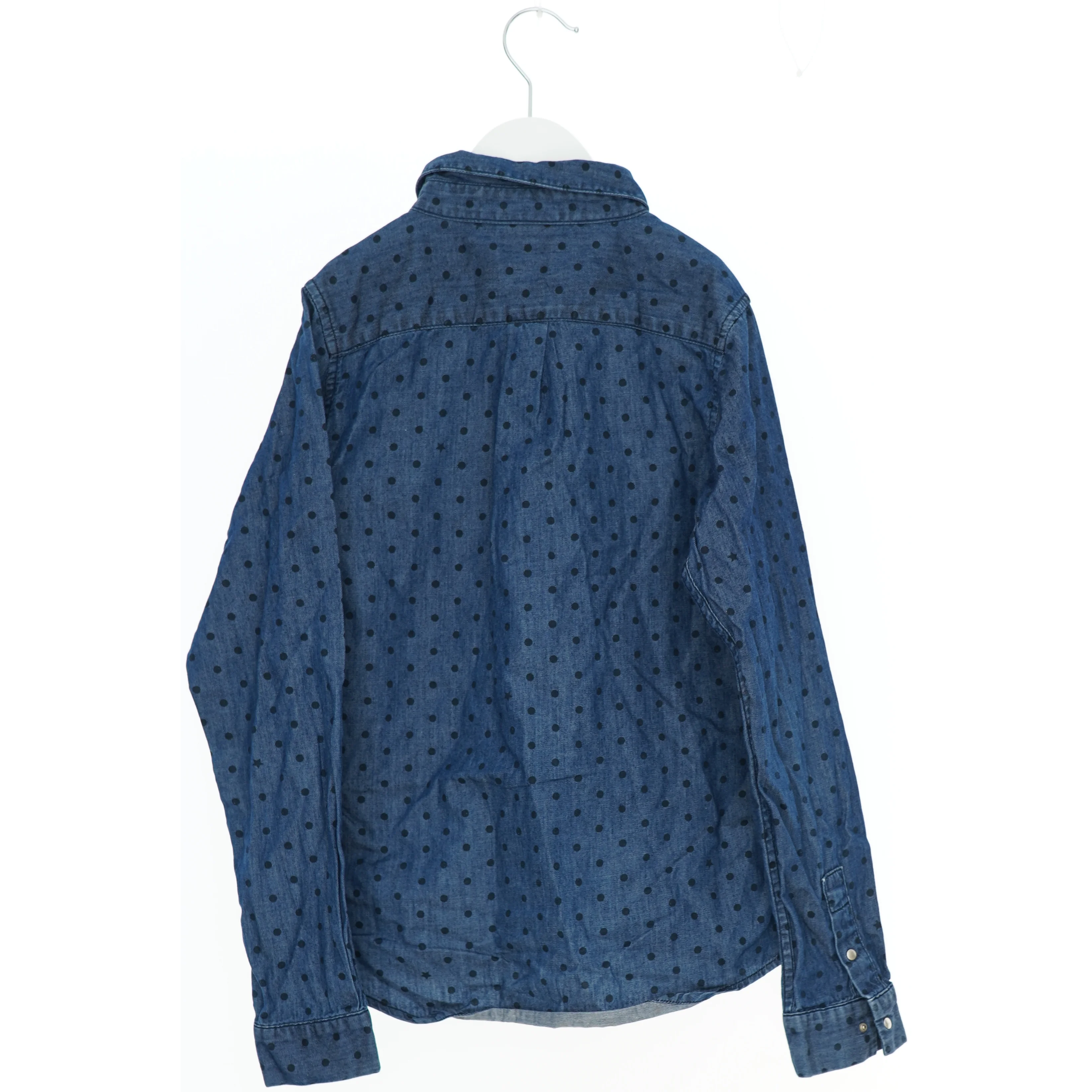 Skjorte i denim med prikker fra Molo (str. 152)