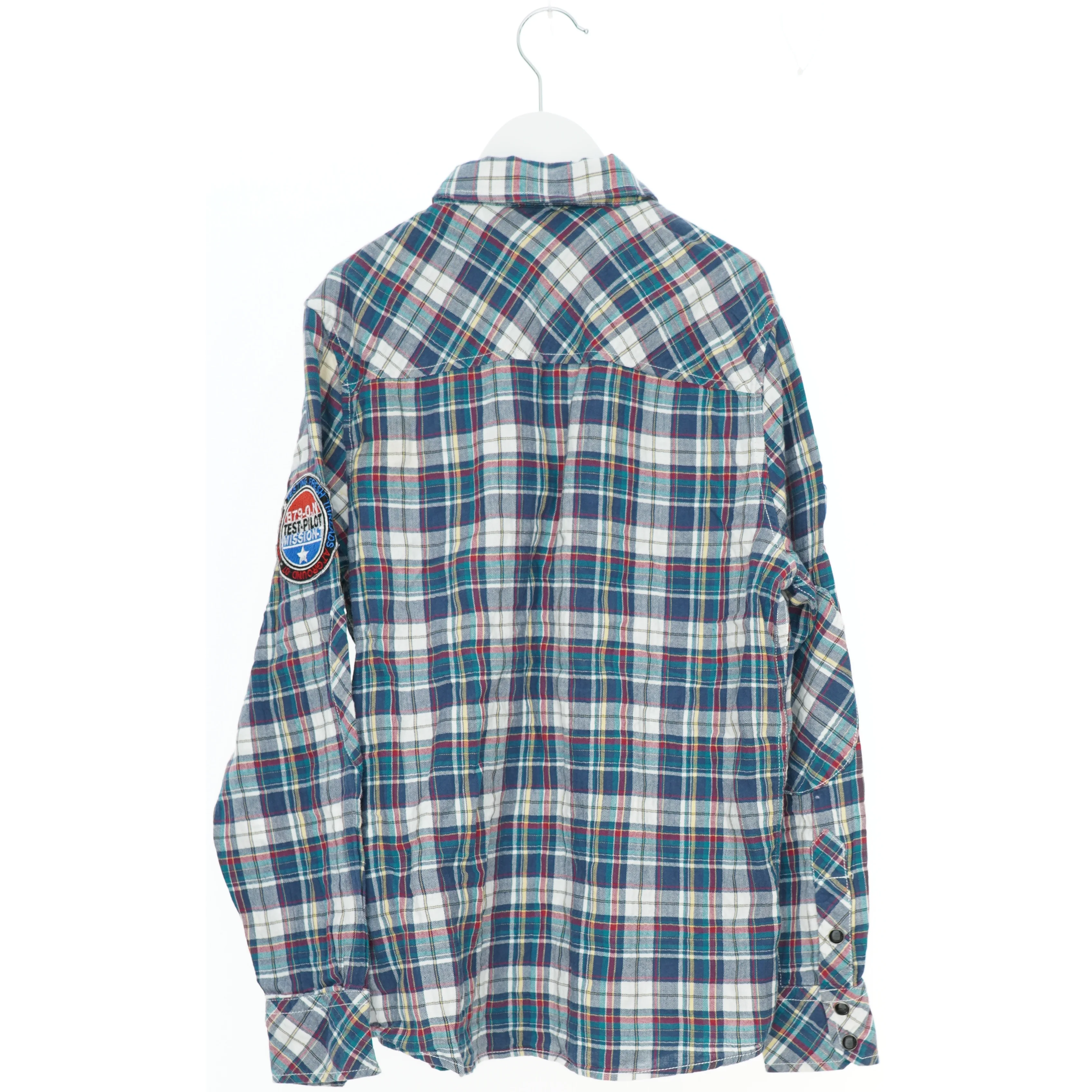 Skjorte i ternet mønster fra Outfitters Nation (str. 152)