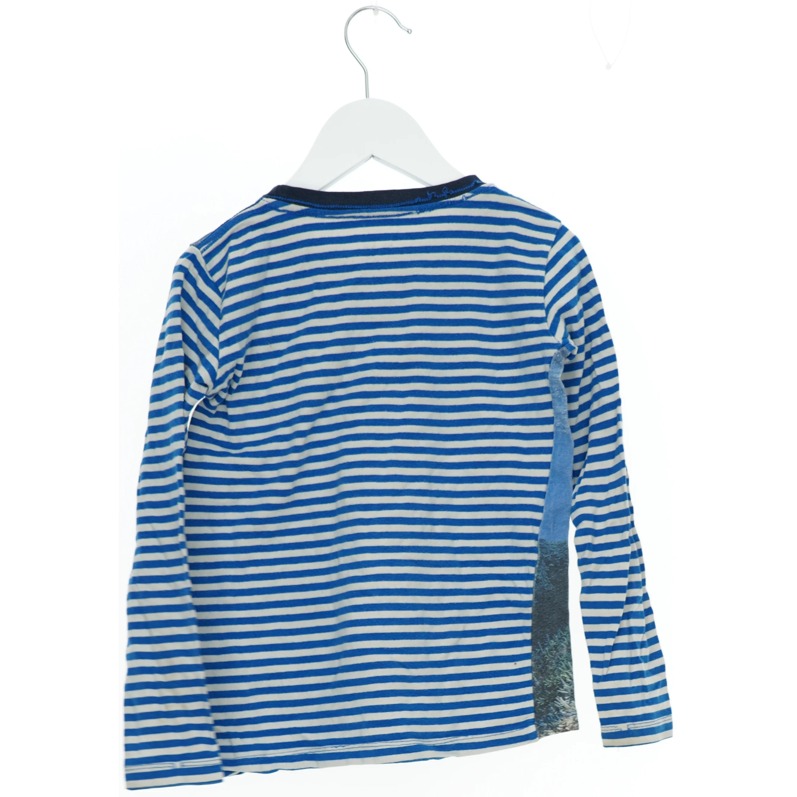 Bluse med fiskemotiv fra VRS (str. 128)