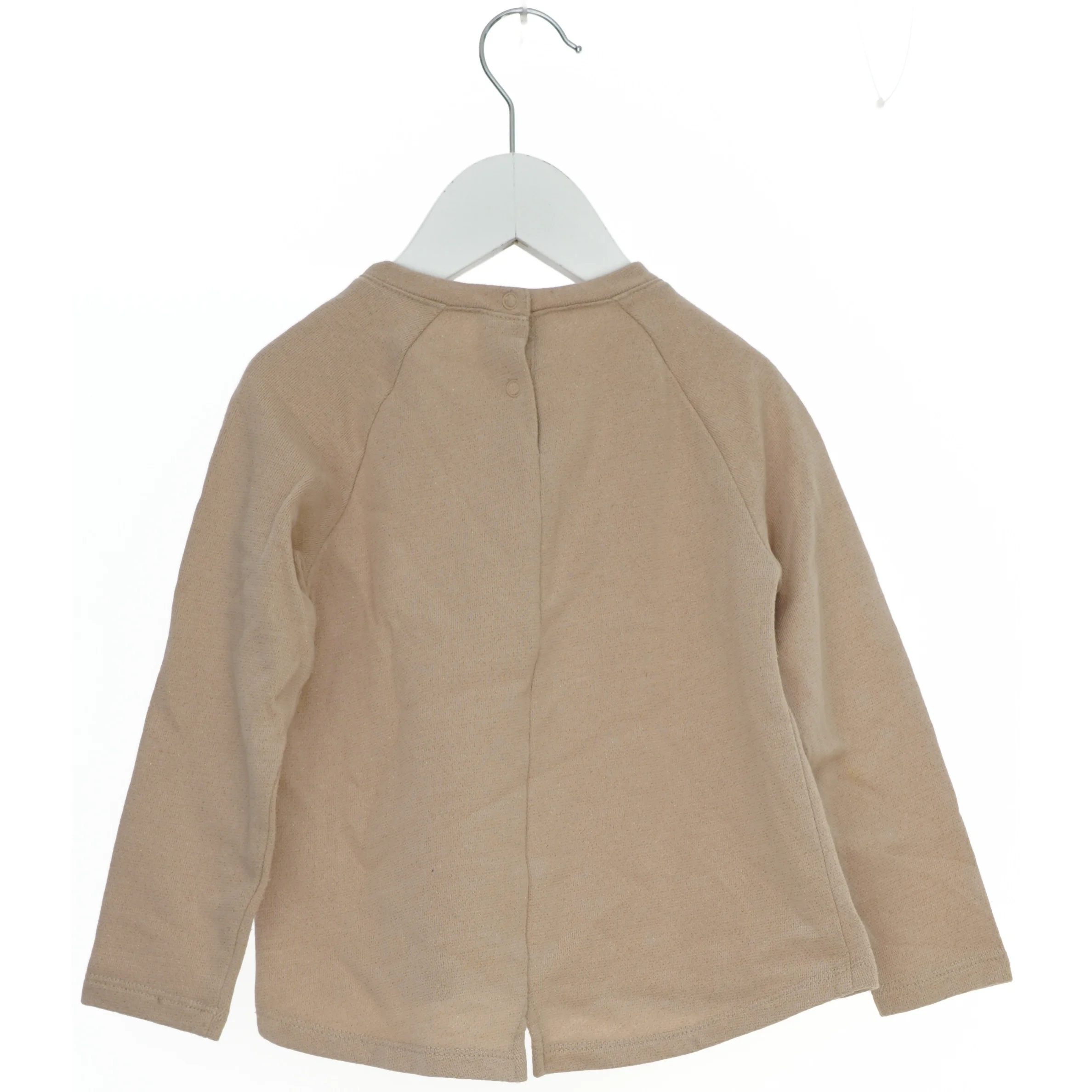 Langærmet bluse med gyldent tryk fra Pomp de Lux (str. 98)