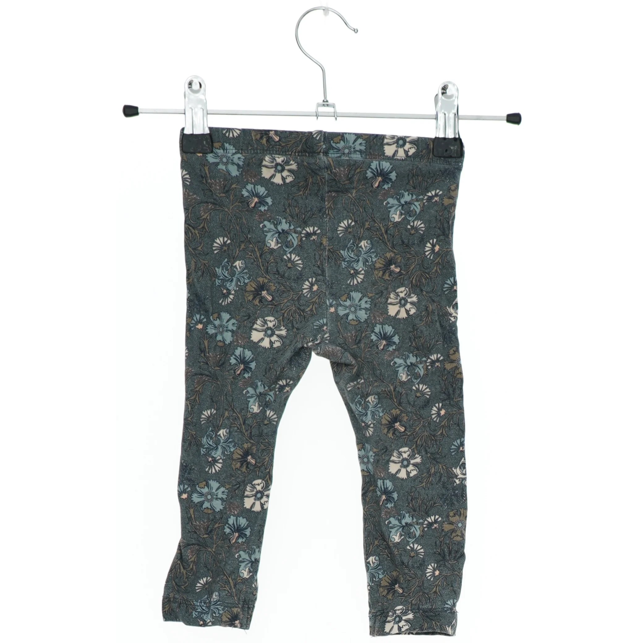 Bukser med blomstermønster fra Name It (str. 74)