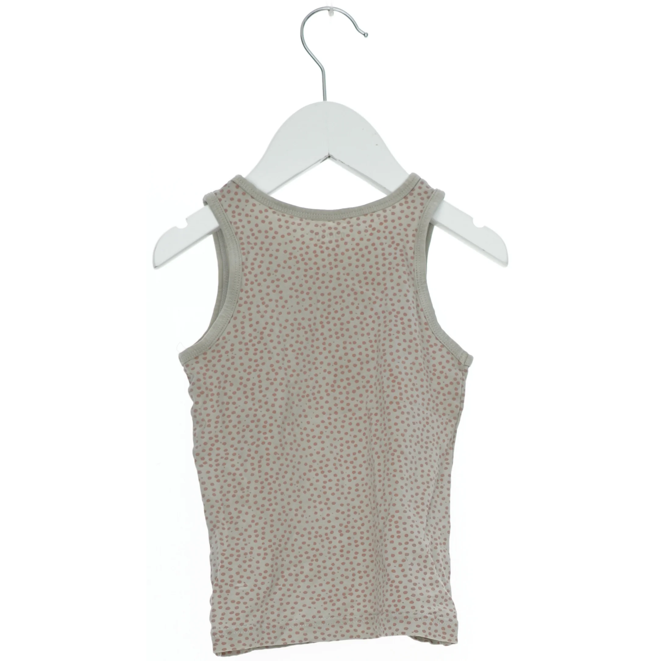 Ærmeløs top med små prikker fra Name It (str. 92)