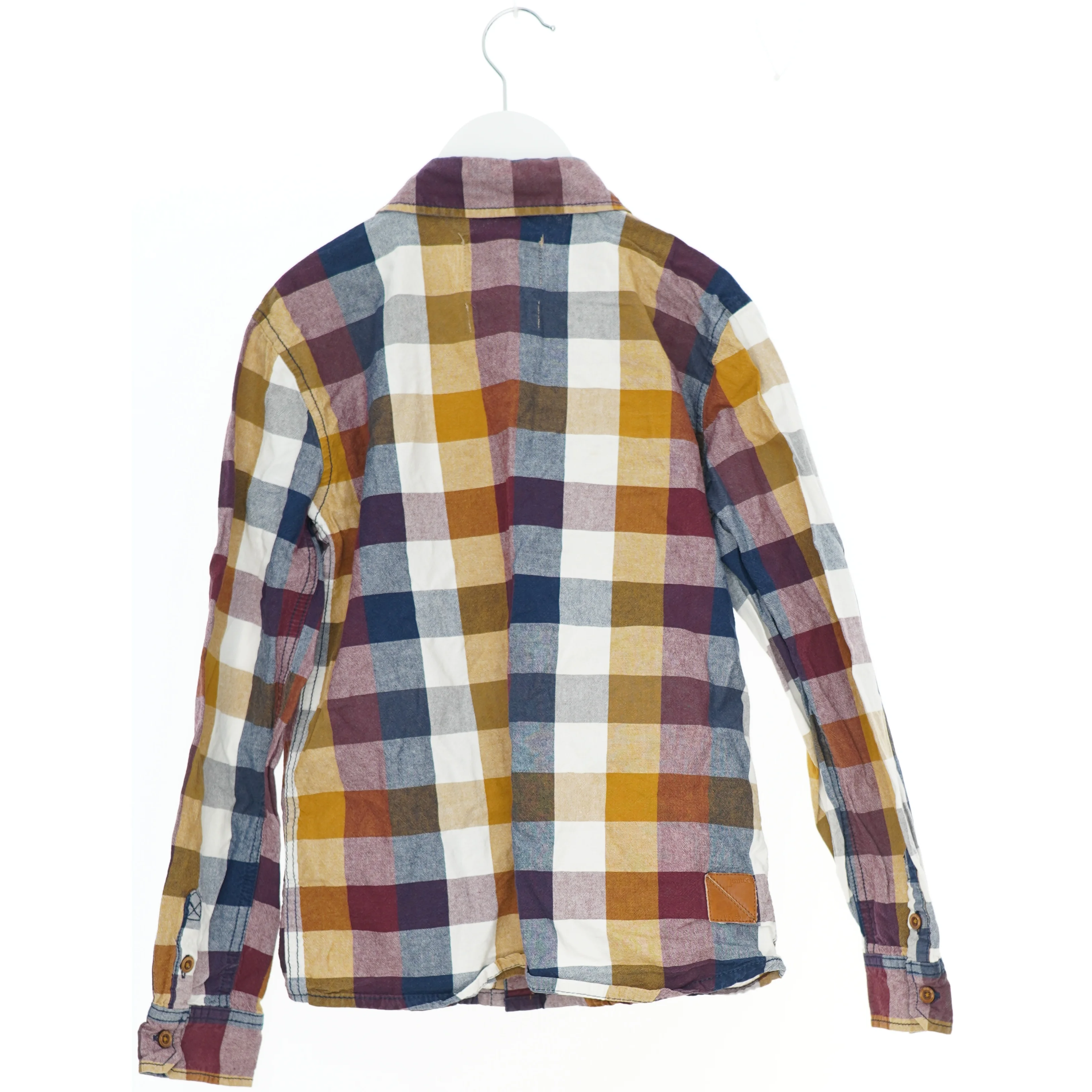 Skjorte med ternet mønster fra Name It (str. 152)