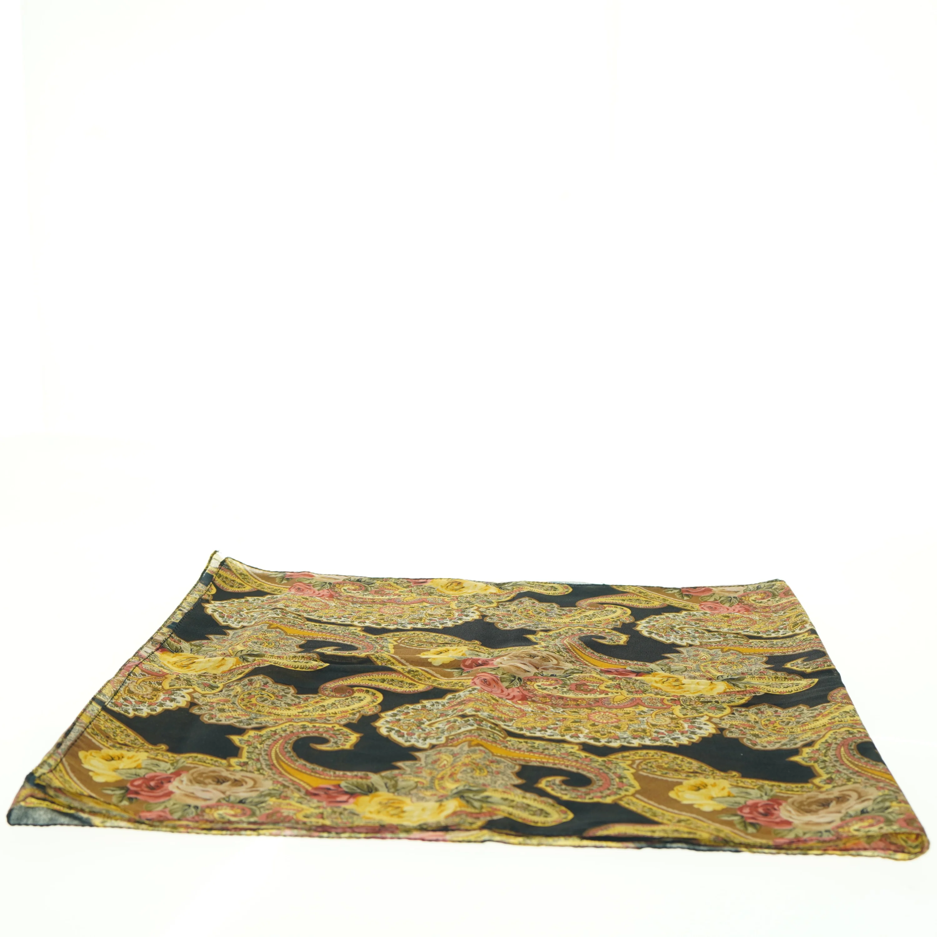 Mønstret tørklæde (str. 155 x. 37 cm)