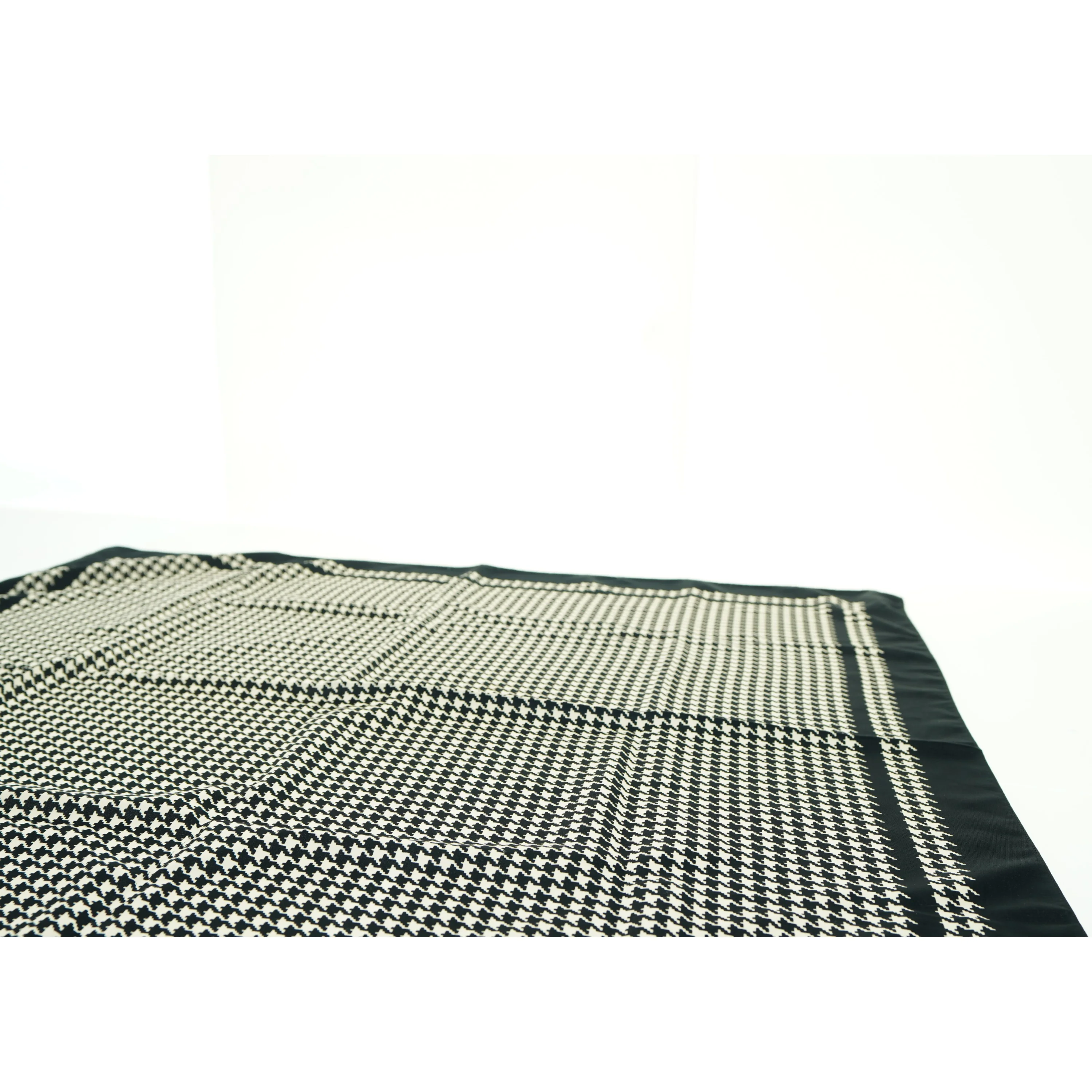 Ternet tørklæde (str. 87 x 83 cm)