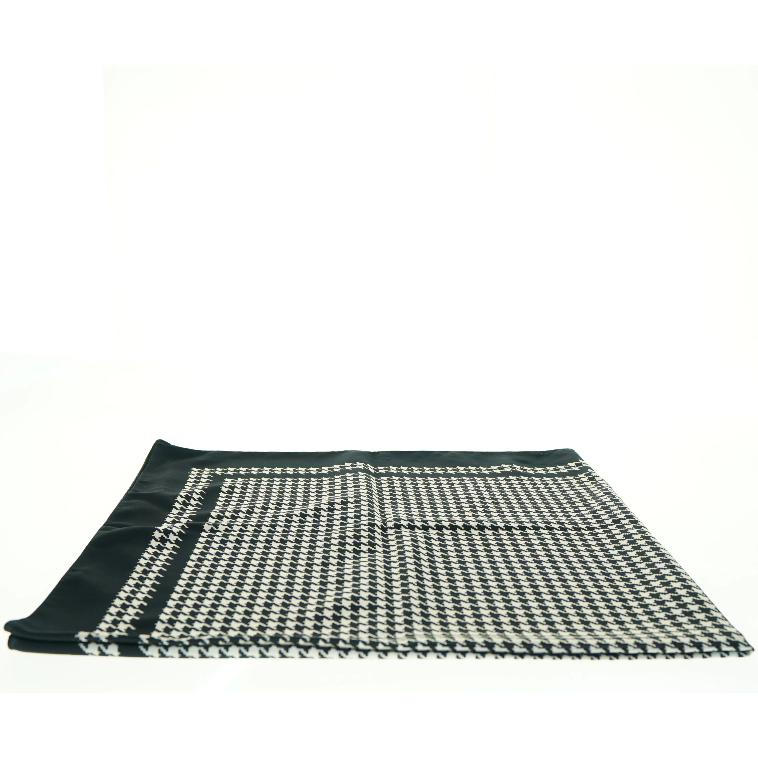 Ternet tørklæde (str. 87 x 83 cm)