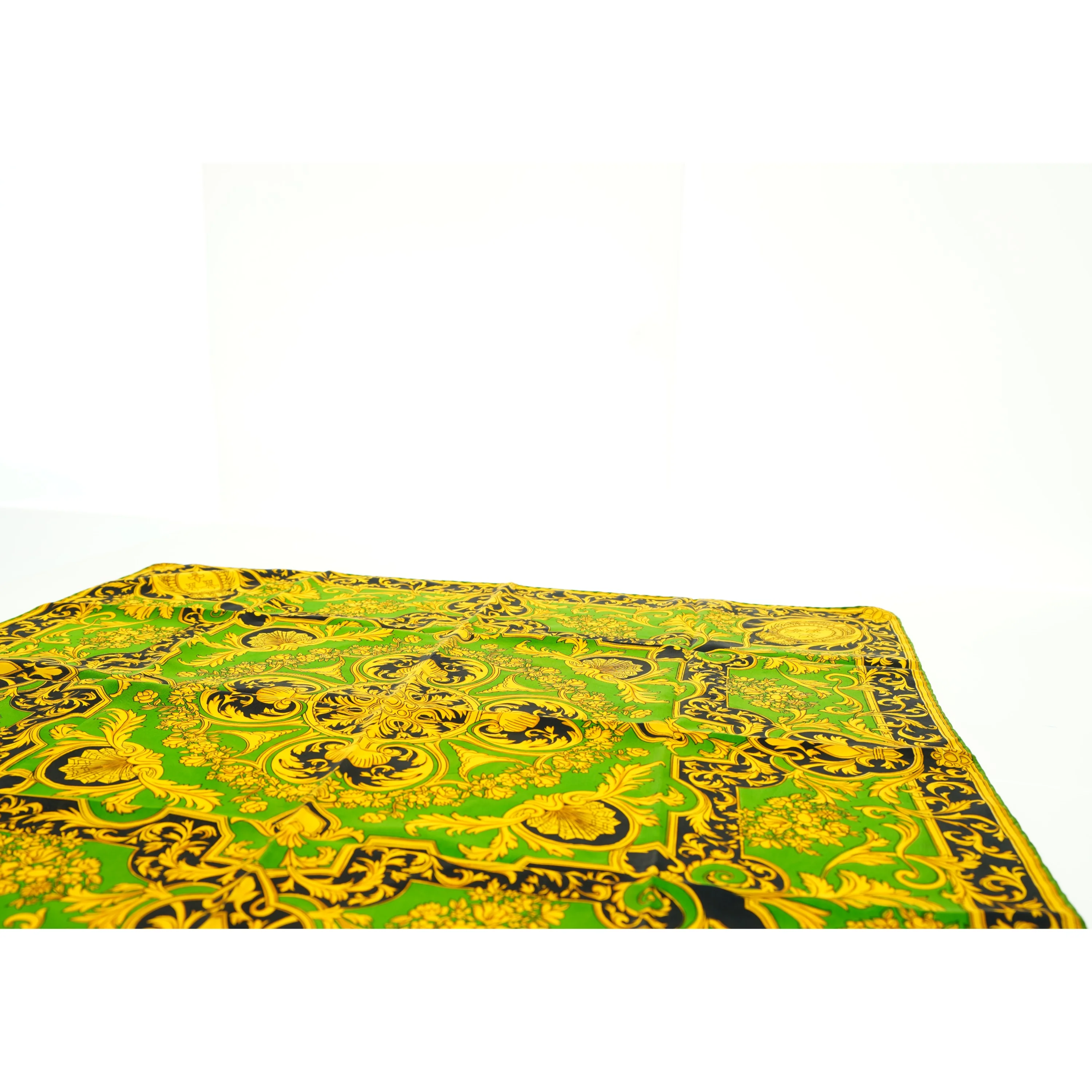 Farverig tørklæde (str. 75 x. 75 cm)