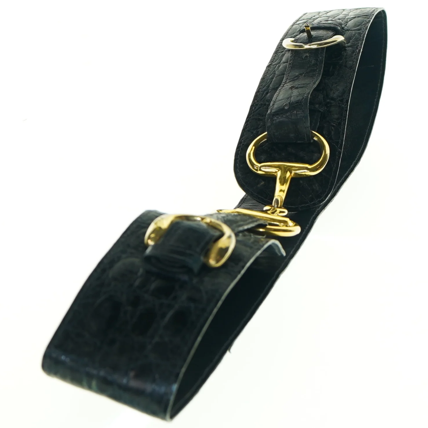 Sort læderbælte med guldfarvede detaljer fra A. C. Bang (str. Længde. 80 cm. b. 5. cm)