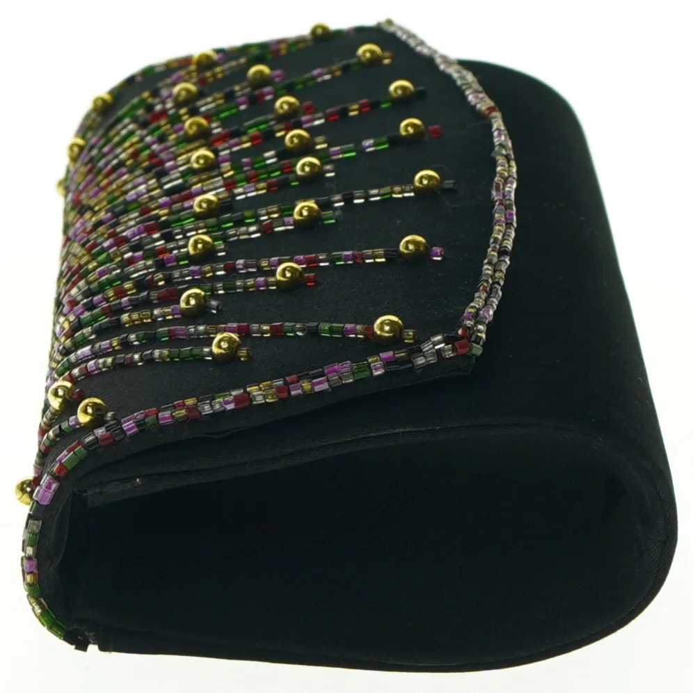 Perlebelagt pung (str. 23 x 11 cm)