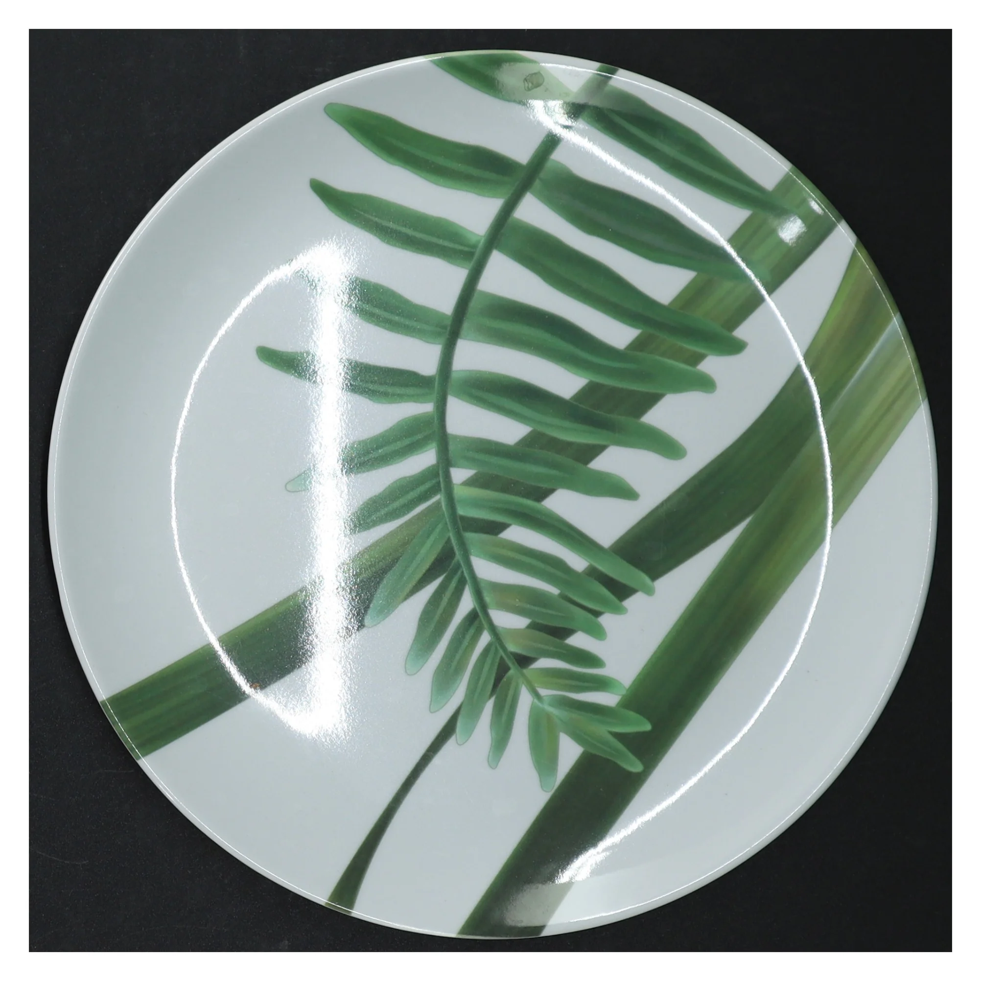 Dekorative tallerkener med blade-motiv (str. Ø. 20 cm)