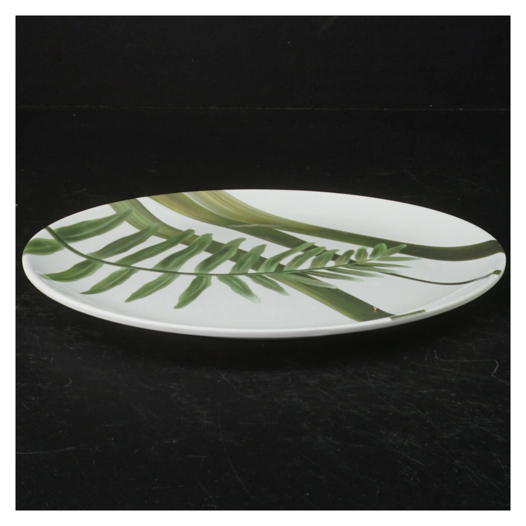 Dekorative tallerkener med blade-motiv (str. Ø. 20 cm)