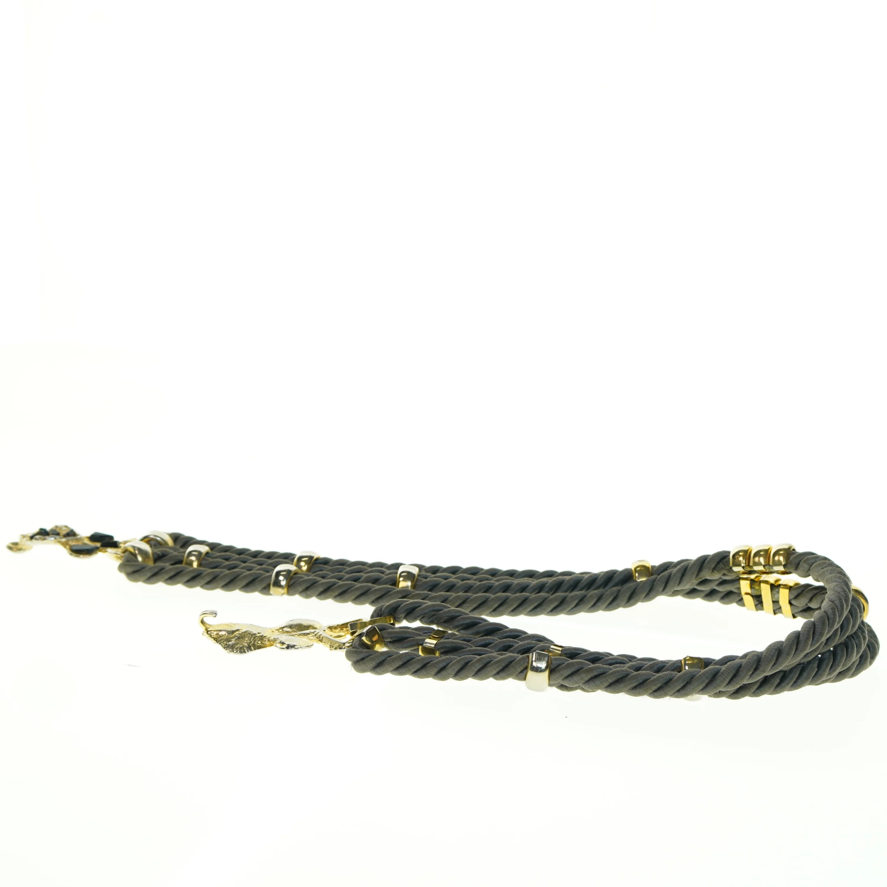 Flettet bælte med vedhæng (str. Længde. 83 cm. b. 4,5 cm)