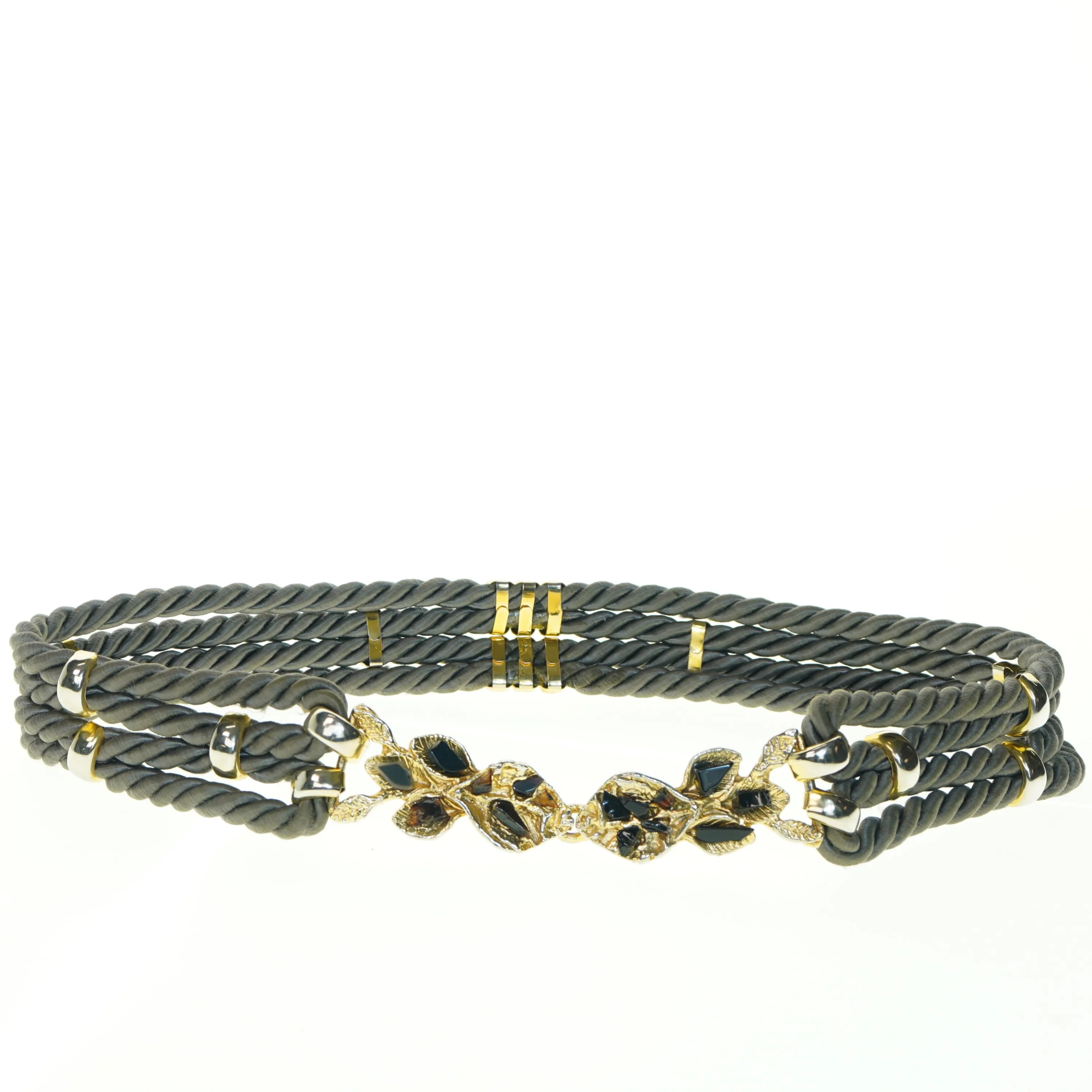 Flettet bælte med vedhæng (str. Længde. 83 cm. b. 4,5 cm)