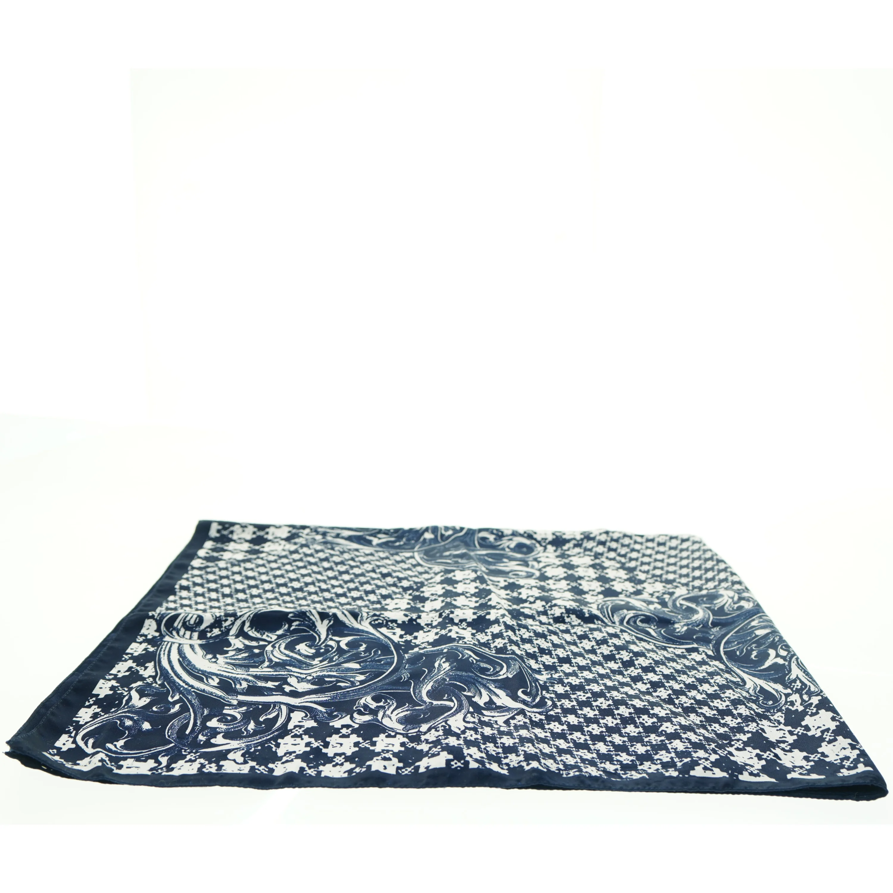 Blåt og hvidt tørklæde (str. 85 x 85 cm)