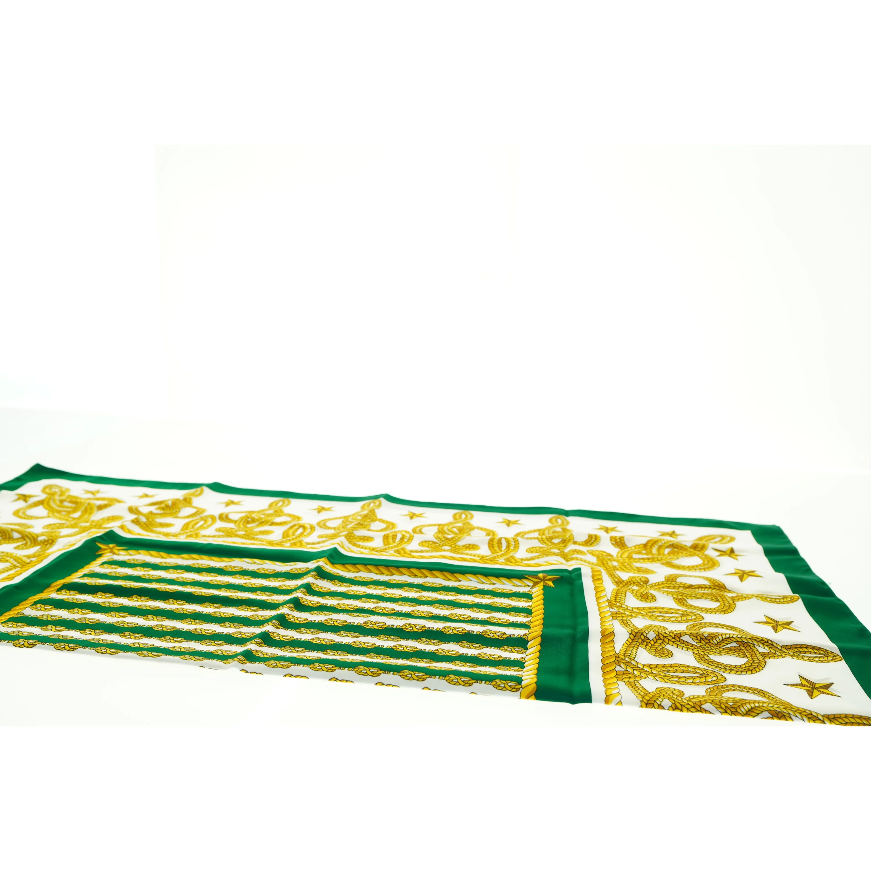 Dekorativ grøn og gul mønstret dug (str. 85 x 85 cm)