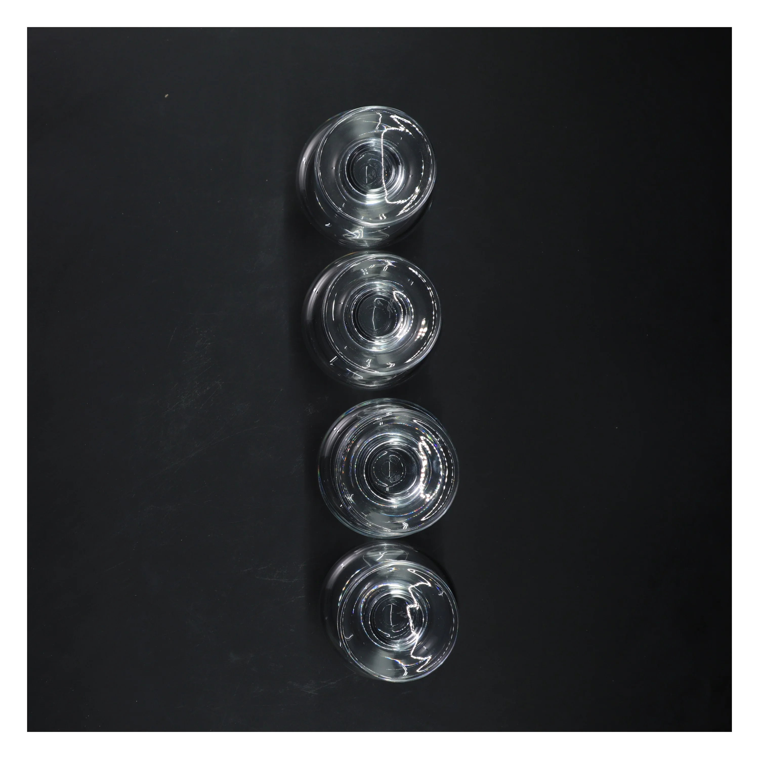 Sæt af fire glas (str. 10 cm)