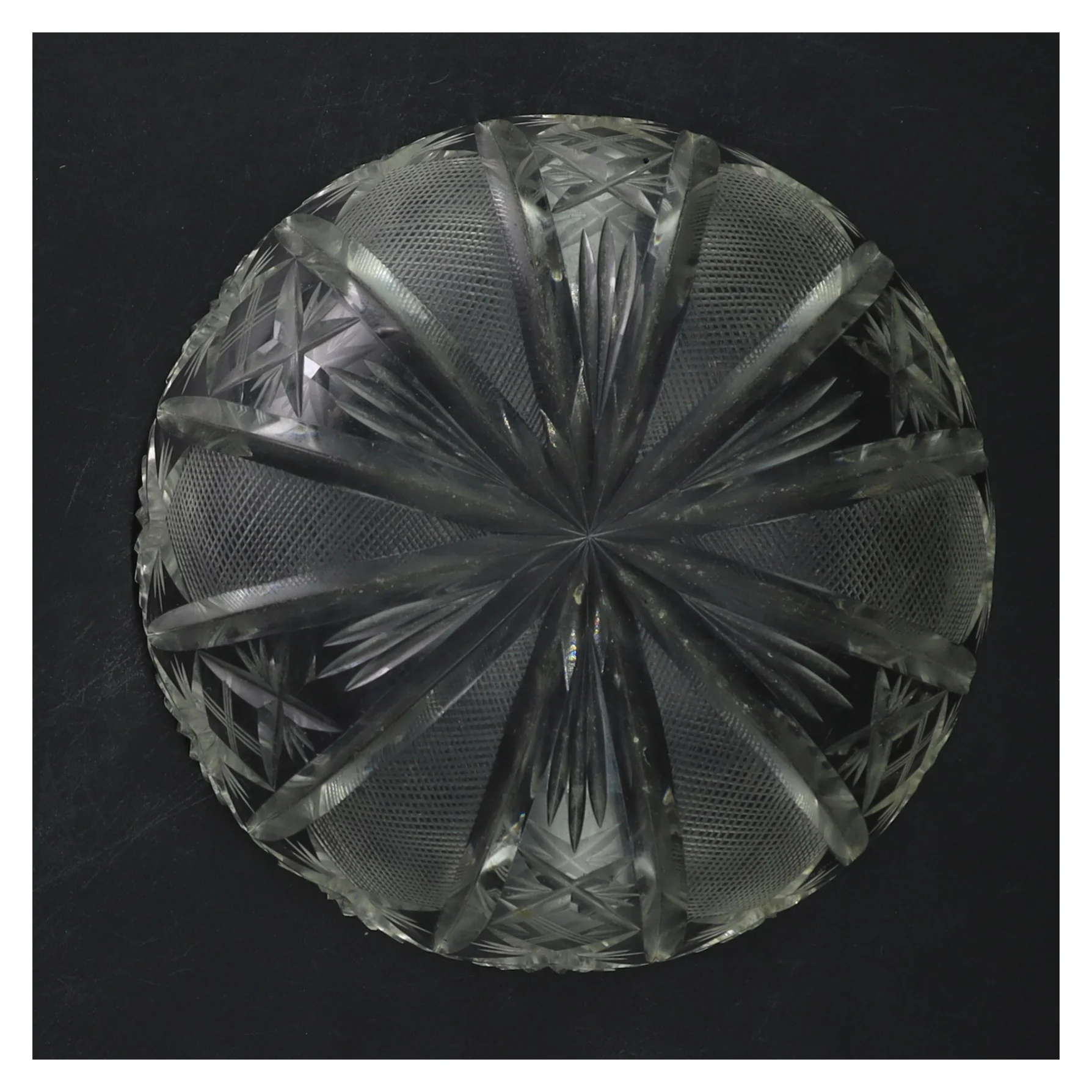 Graveret rund glas skål (str. Ø 16 cm)