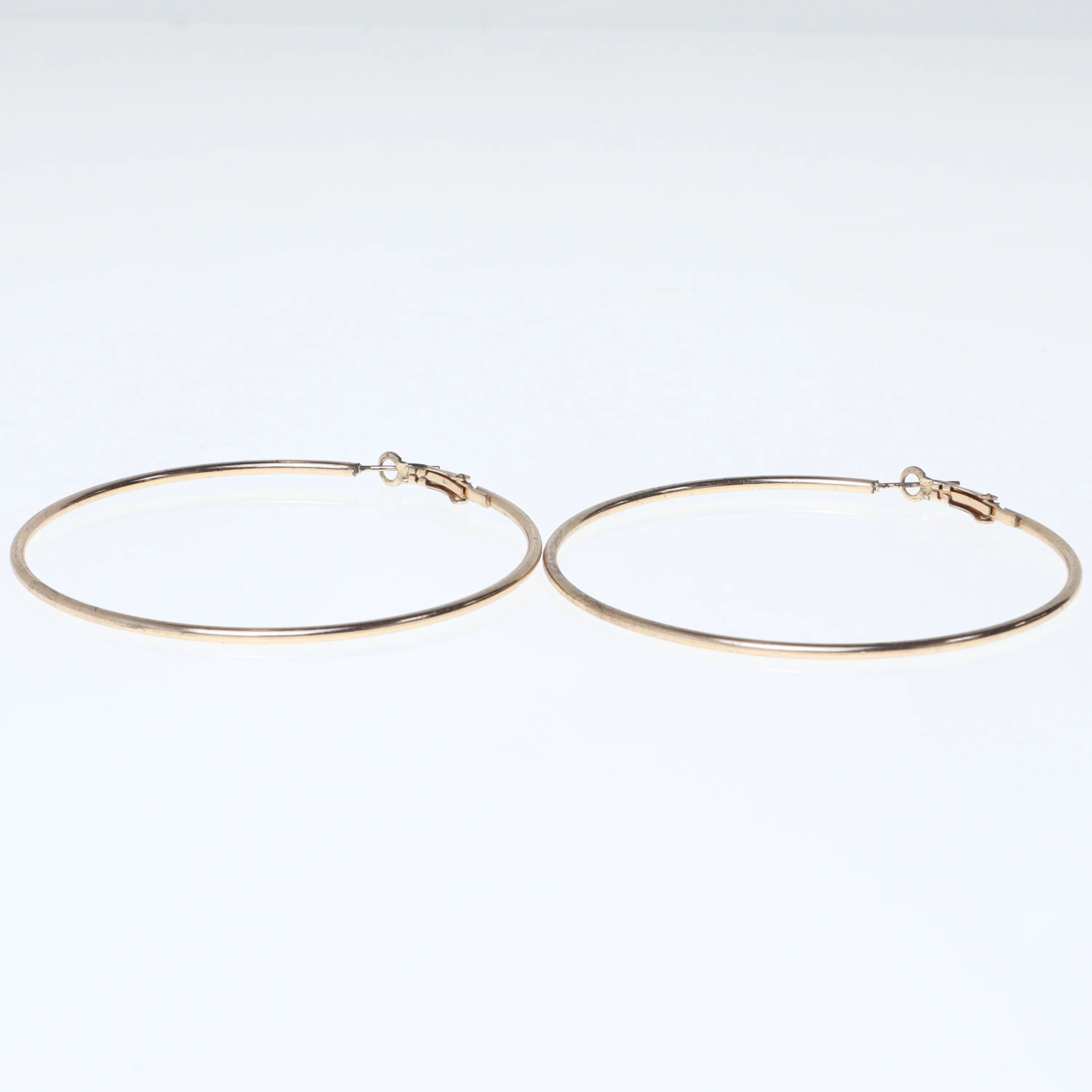 Store øreringe i guld farve (str. Ø 7 cm)