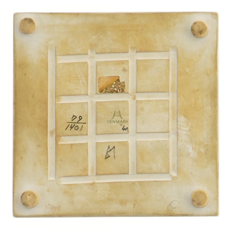 Dekorativt flise med blomstermotiv (str. 15x15 cm) fra Aluminia