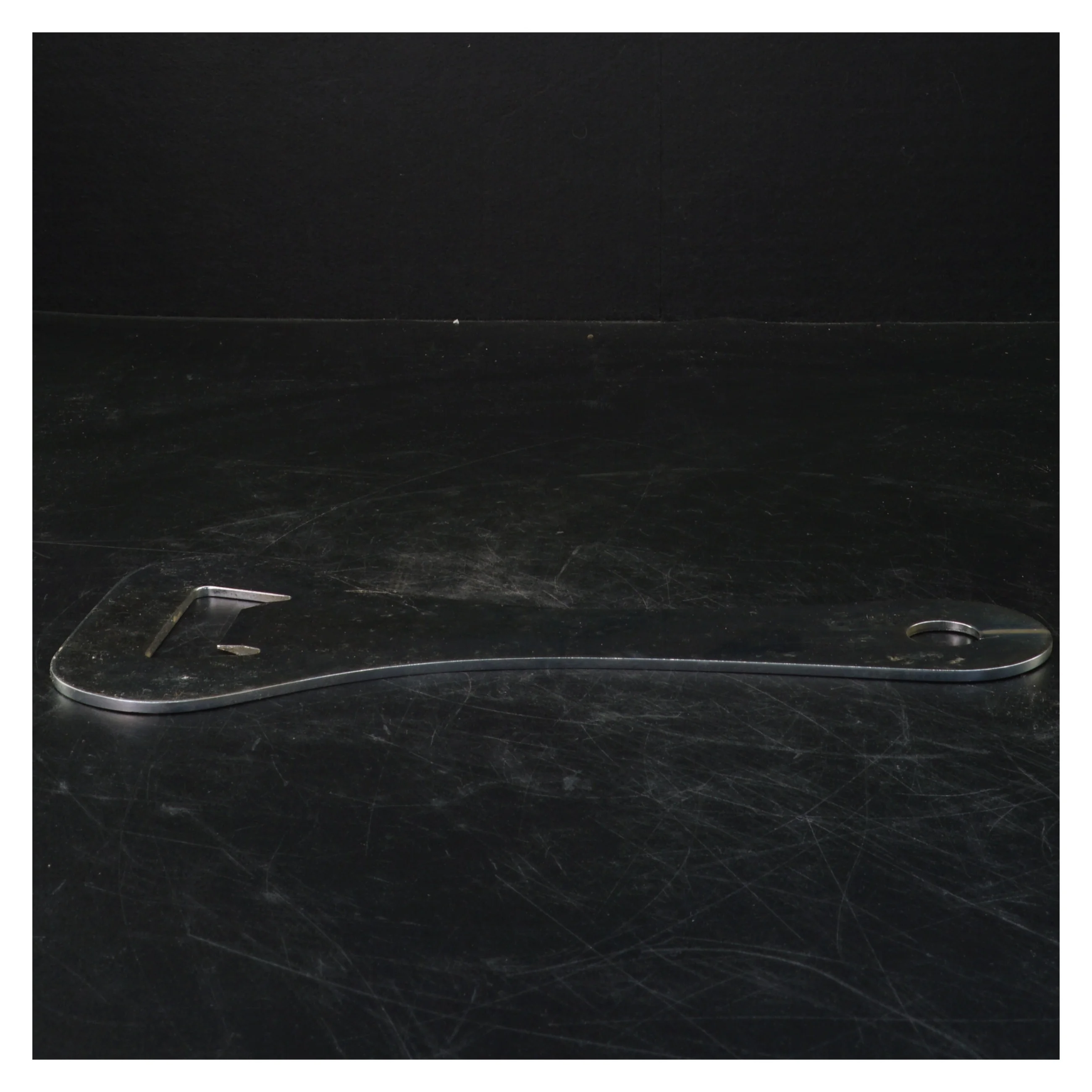 Flaskåbner af metal (str. 26x12 cm)