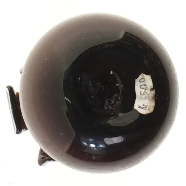 Brun vase med unik form (str. 16 cm)