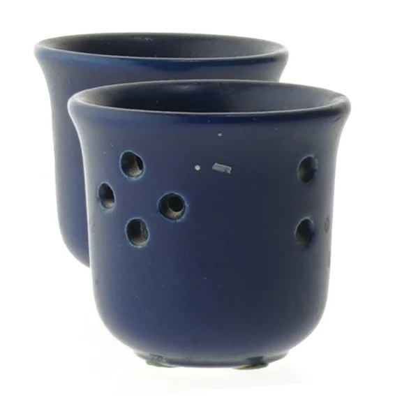 Blå lysestager med huller (str. 6x6 cm)