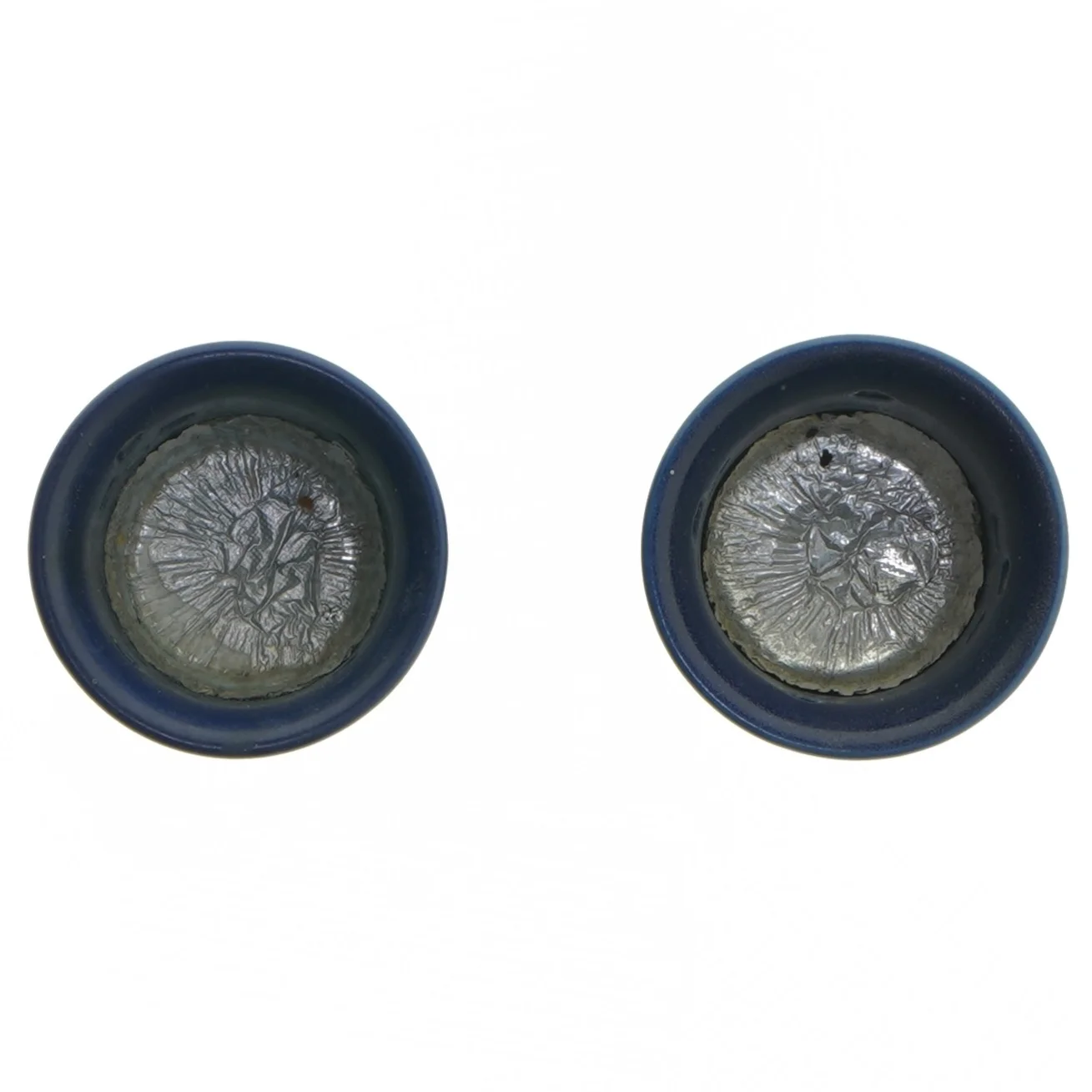 Blå lysestager med huller (str. 6x6 cm)