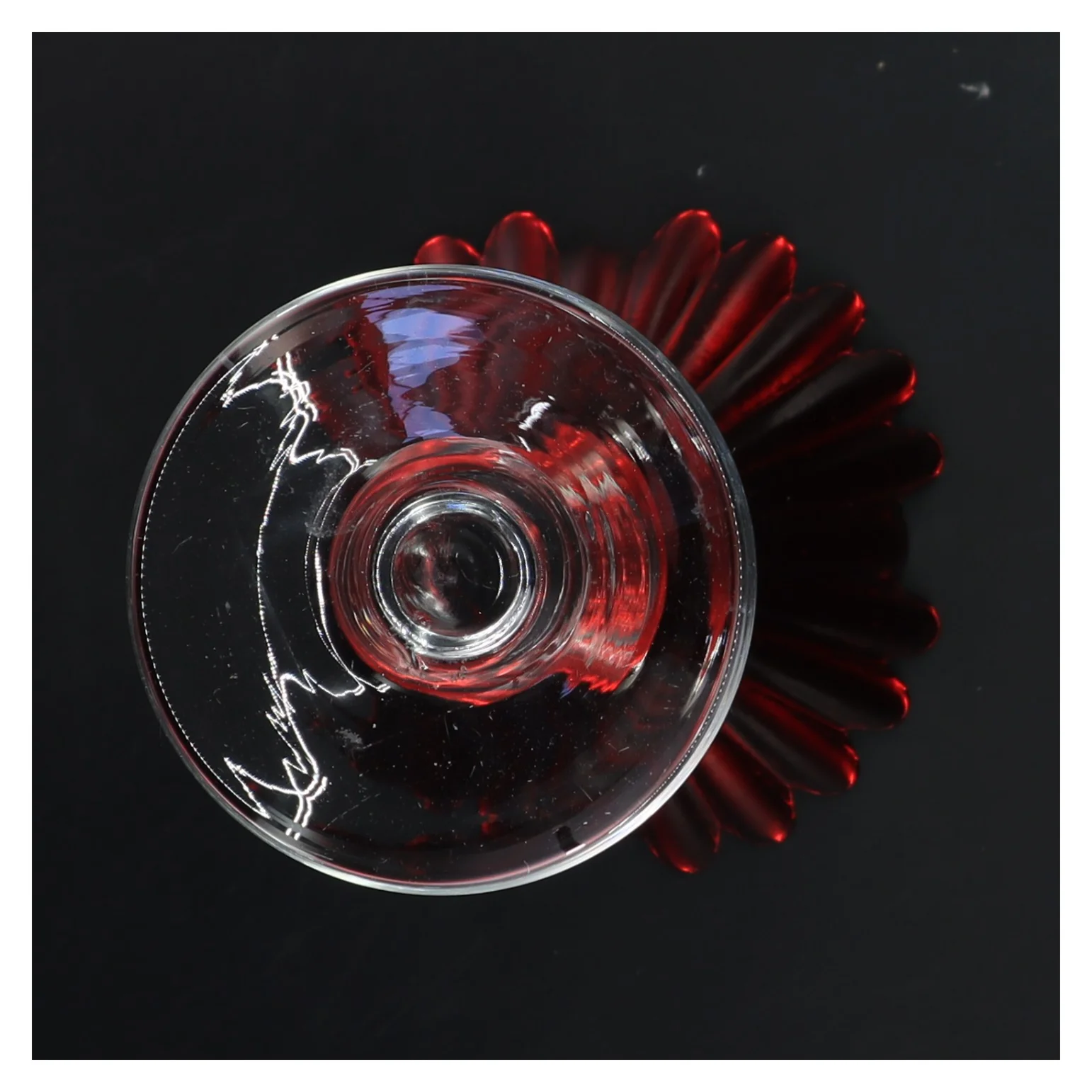 Glas vase på fod fra Krifon (str. 11x20 cm)