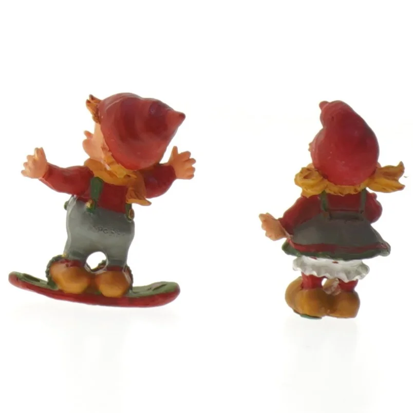To små figurer af nisser (str. 6 cm)