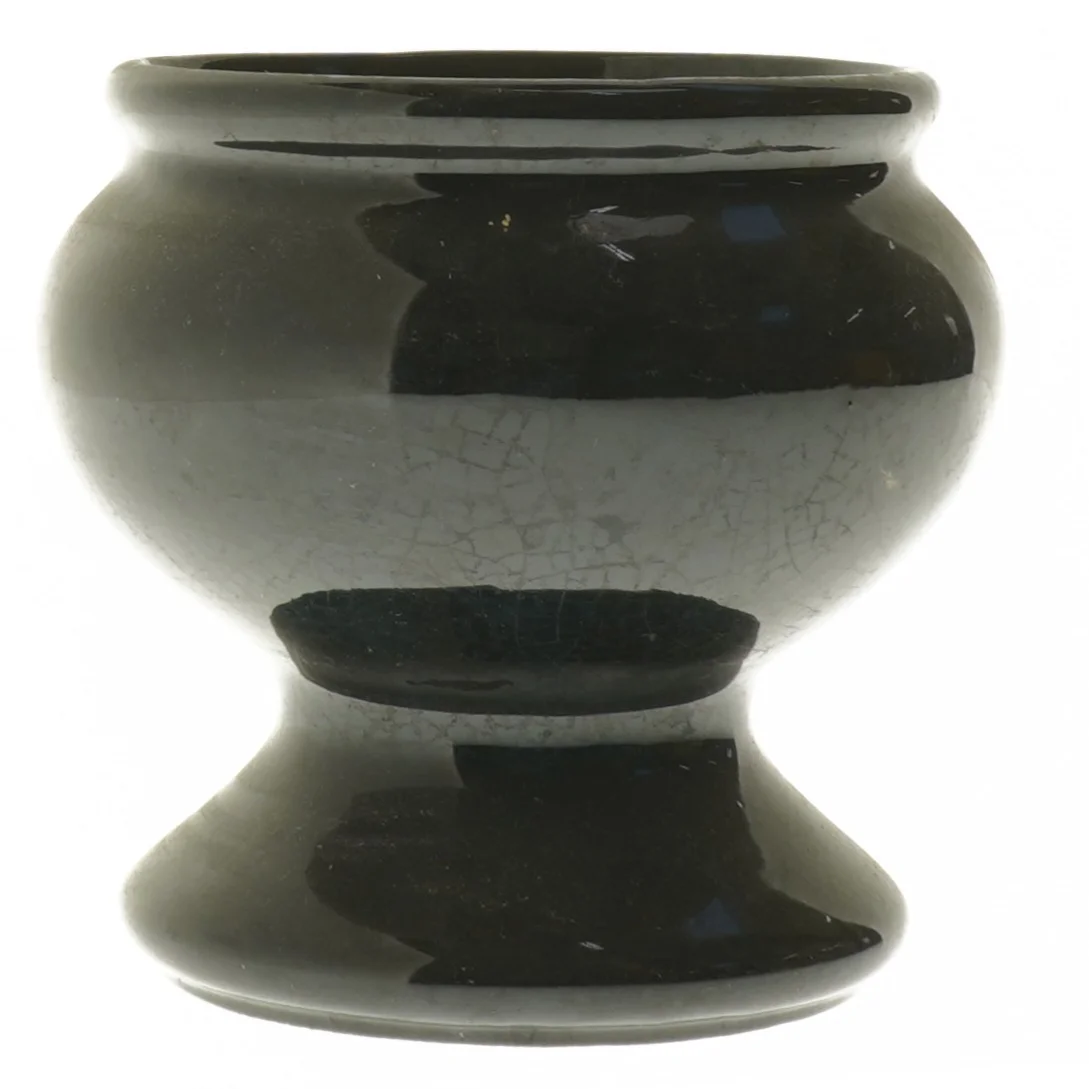 Sort keramikvase fra Portugal (str. Ø 12 cm længde 13,5 cm)