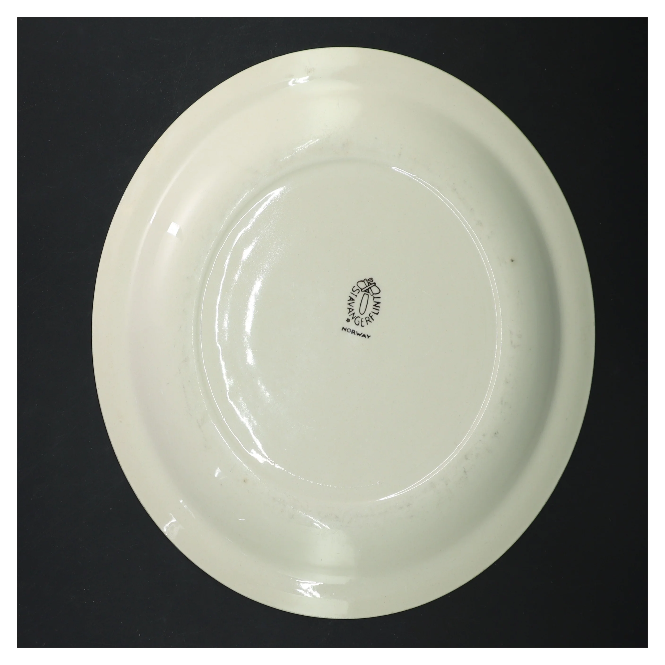 Tre dybe tallerkener med mønster fra Stavangerflint (str. 3 styk, ø 21-24 cm)