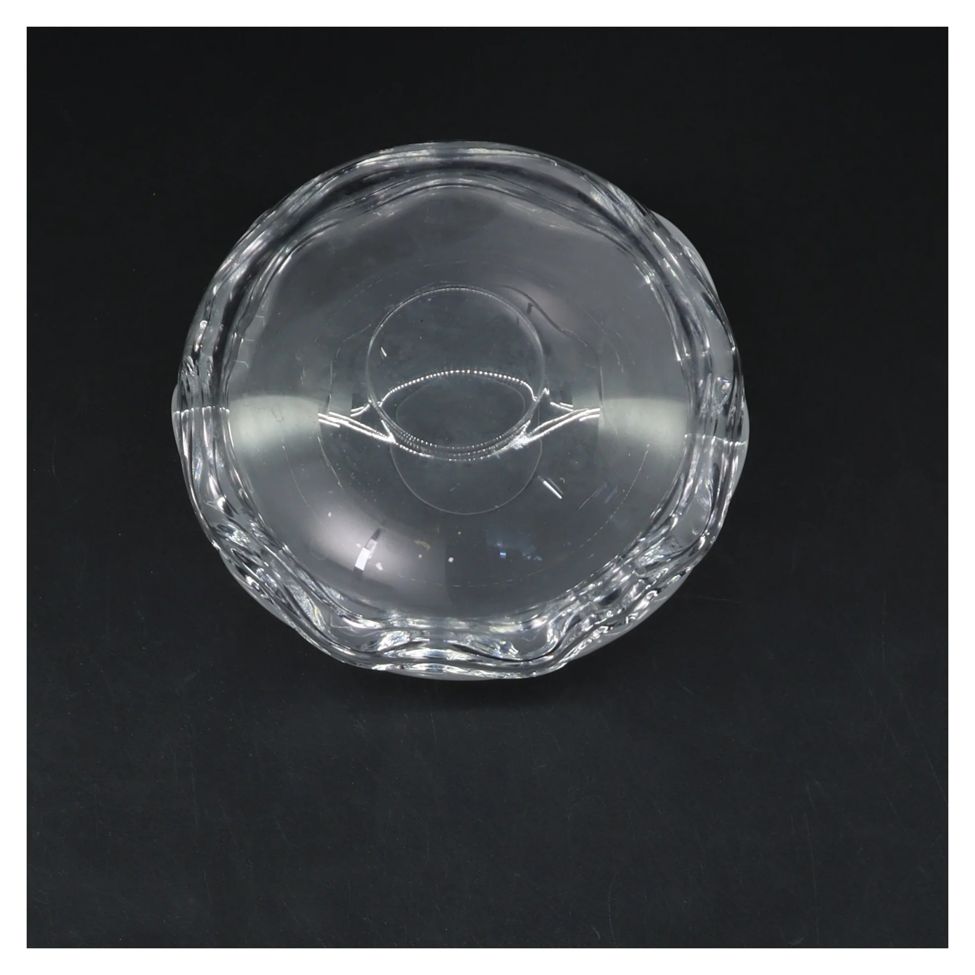 Glas skål med bølget kant (str. Ø 11,5 cm højde 10,5 cm)