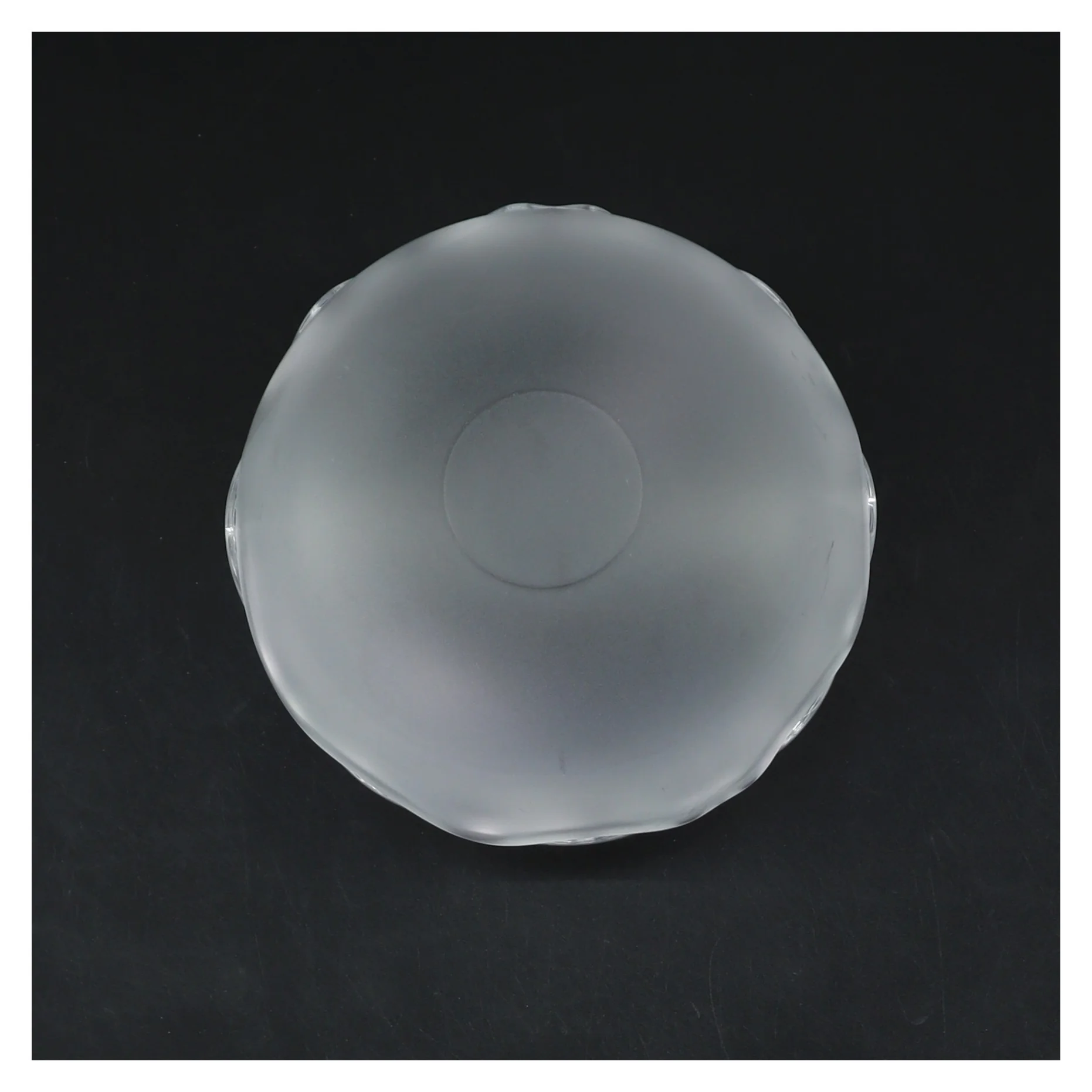 Glas skål med bølget kant (str. Ø 11,5 cm højde 10,5 cm)