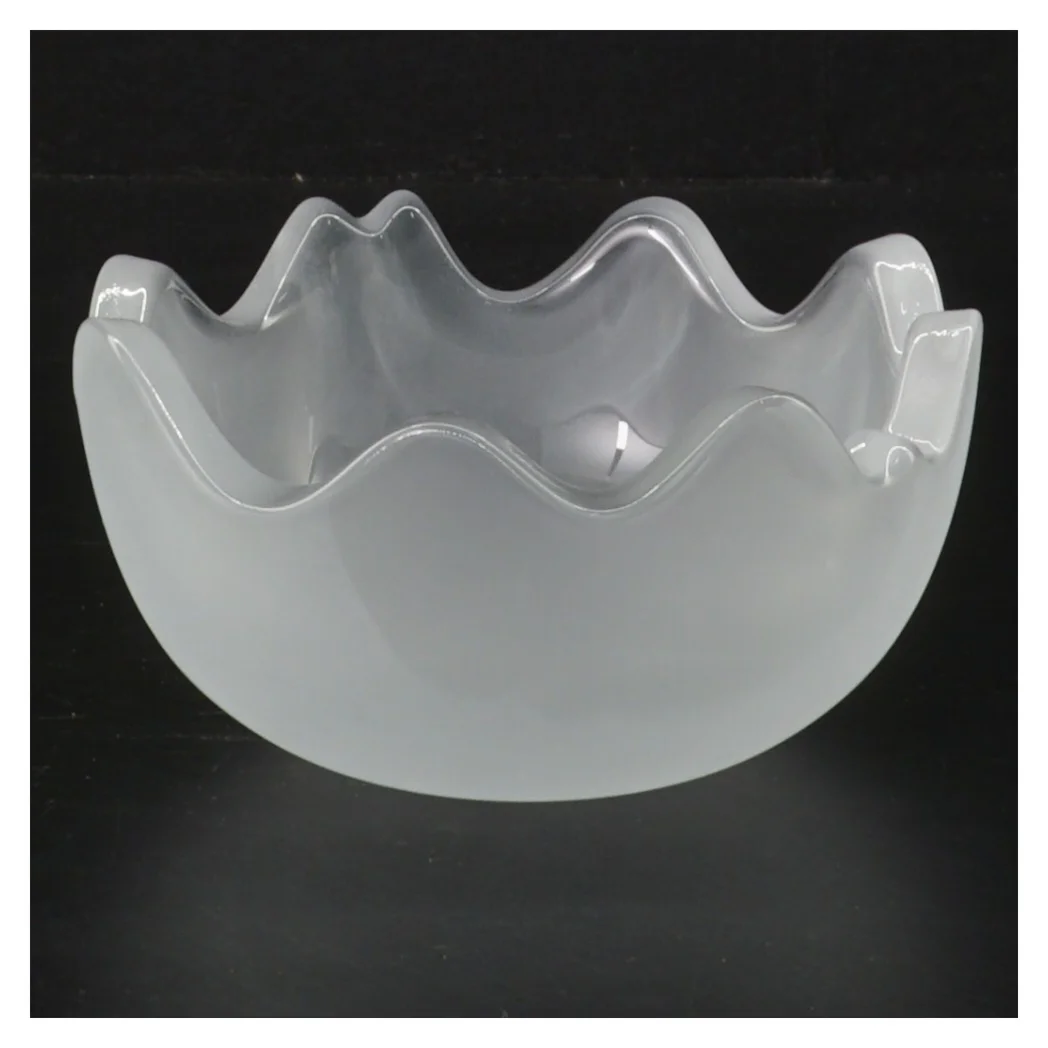 Glas skål med bølget kant (str. Ø 11,5 cm højde 10,5 cm)