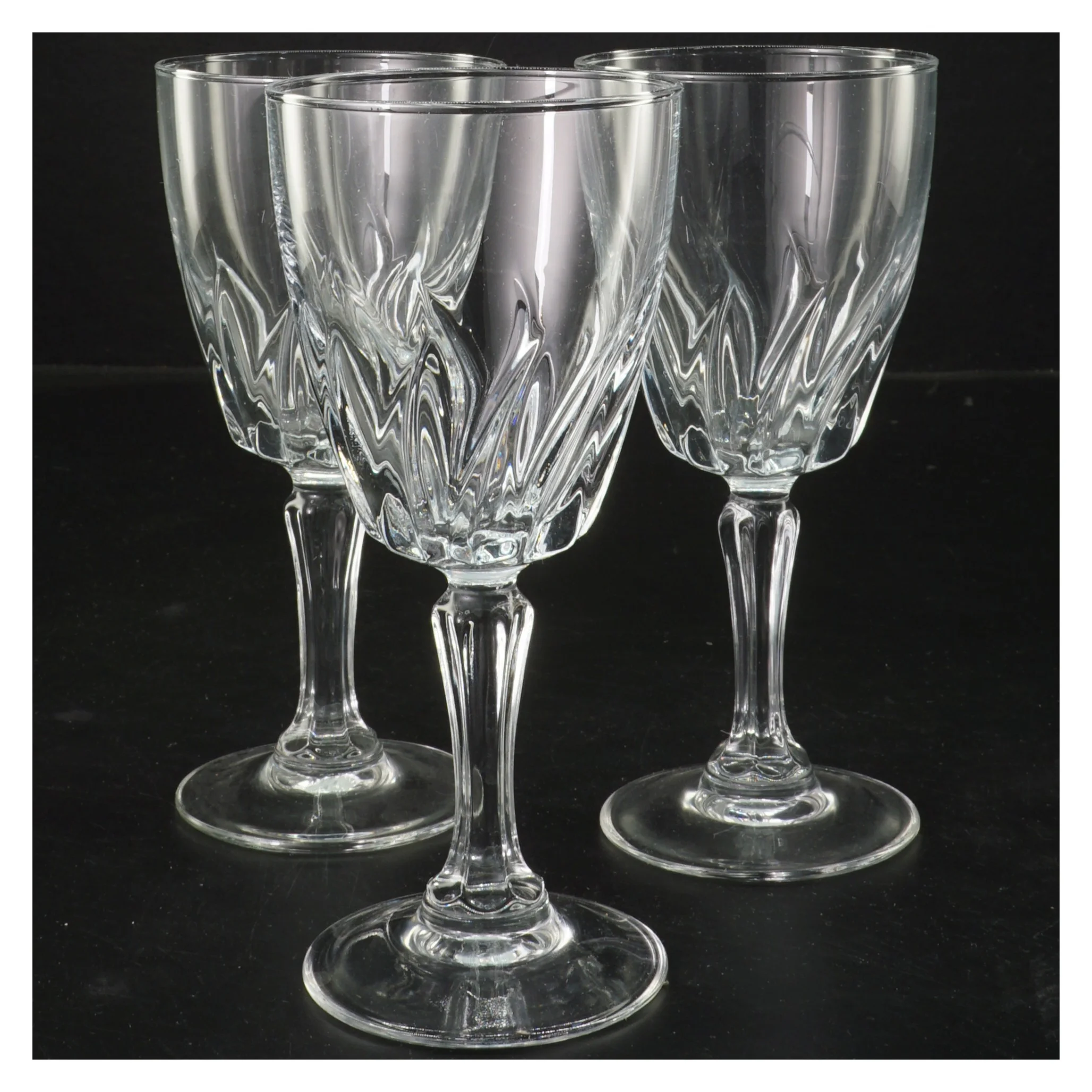 Tre krystalglas (str. 3 stk Ø 7,5 cm længde 16 cm)