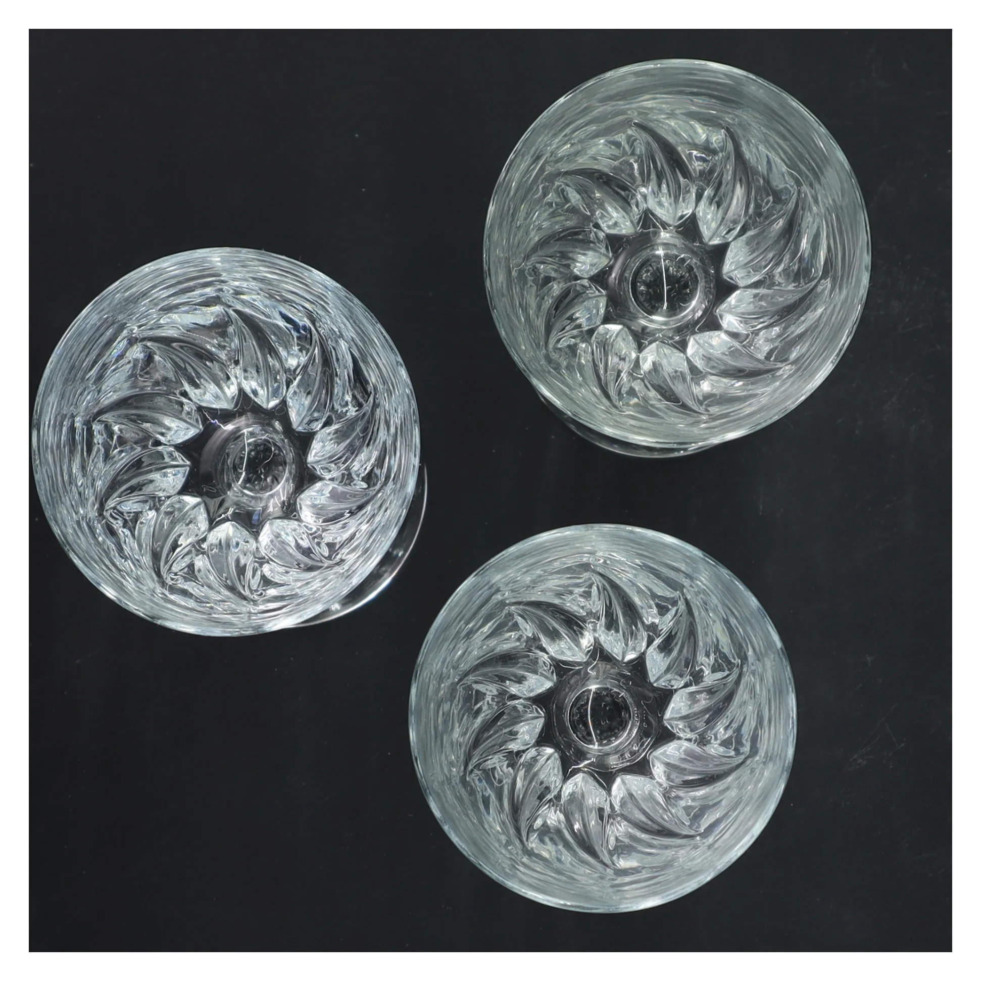 Tre krystalglas (str. 3 stk Ø 7,5 cm længde 16 cm)