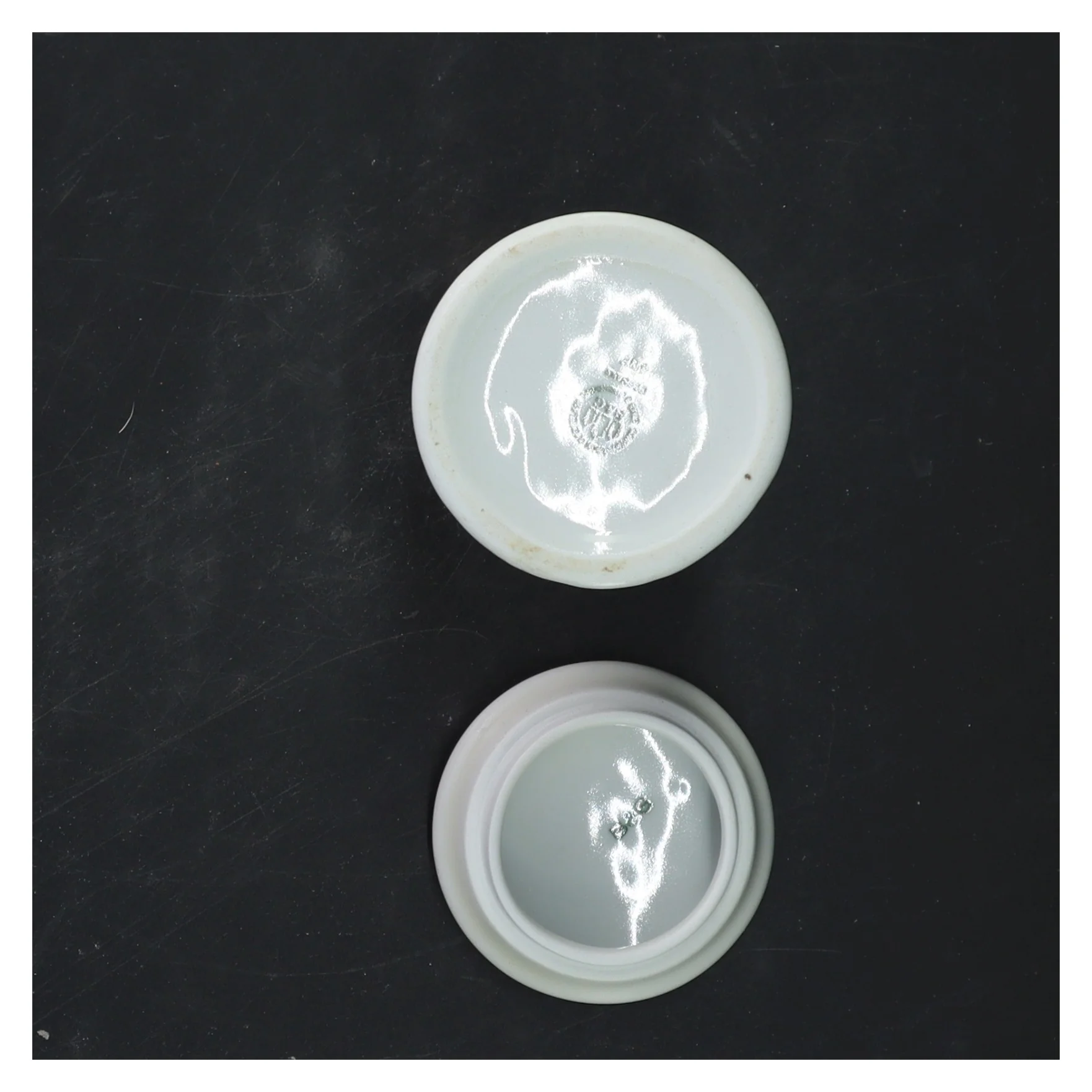 Porcelæn krukke til sort peber fra B&G (str. 11,5x6 cm)