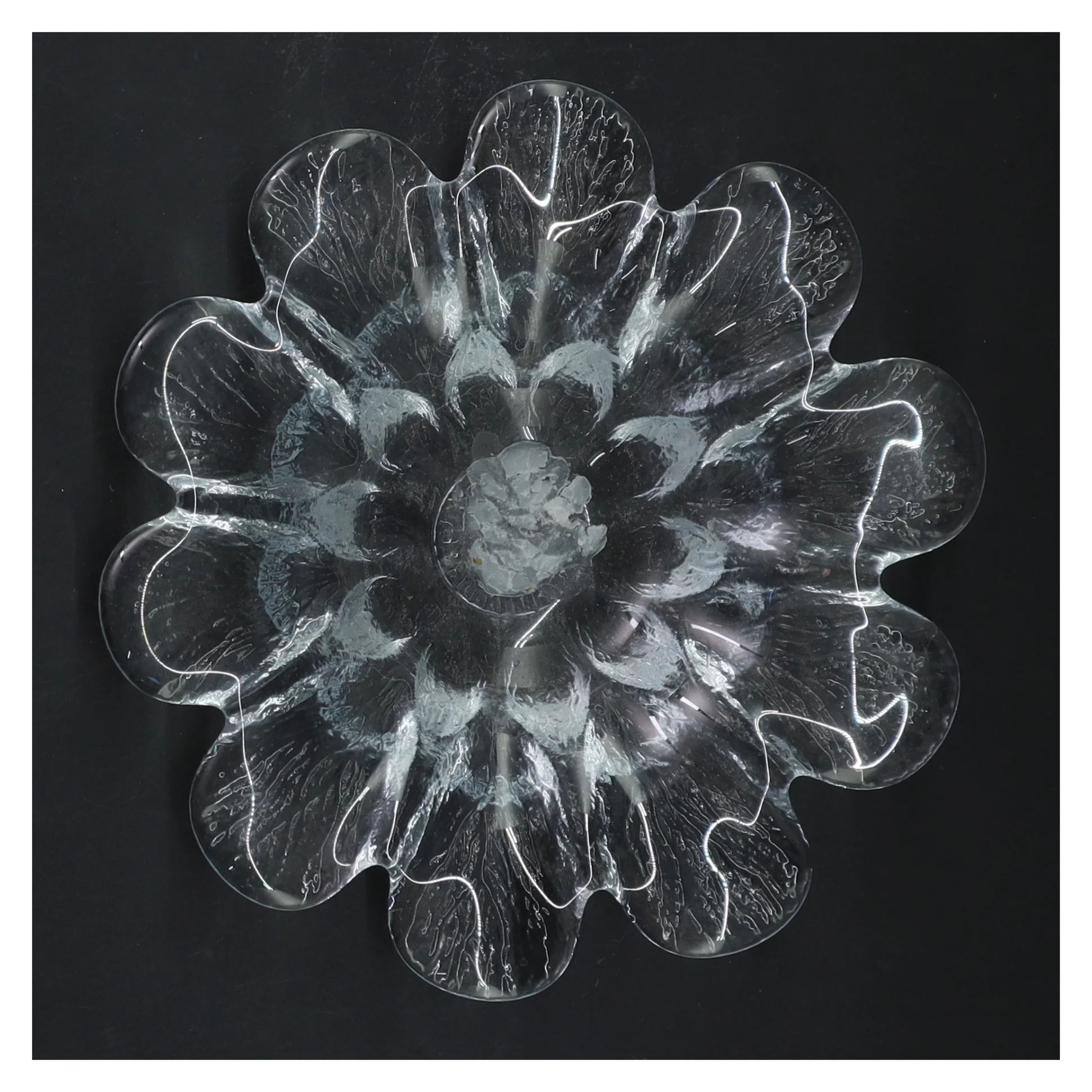 Glas skål med bølget kant (str. Ø 18 cm)